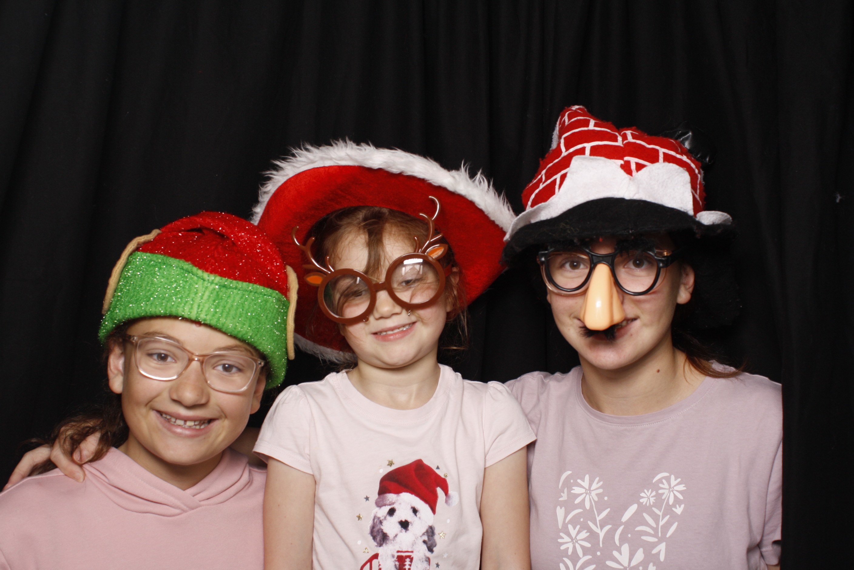 Bunnings - Palmerston North: 17 Dec 2022 | View more photos from the event at wgtngallery.classicphotobooths.co.nz/u/wgtncpbgallery/Bunnings-Palmerston-North-17-Dec-2022