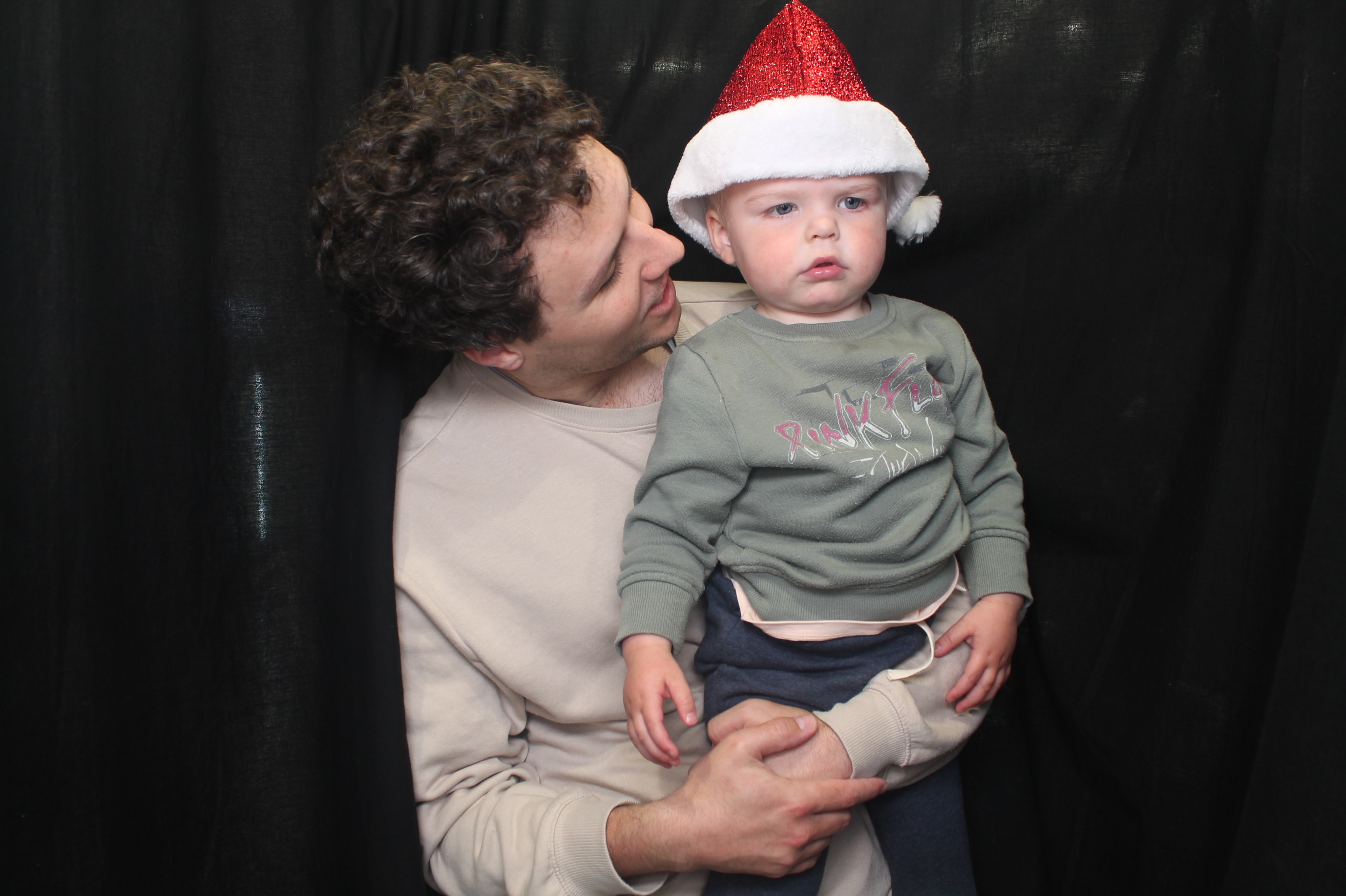 Bunnings - Porirua: 18 Dec 2022 | View more photos from the event at wgtngallery.classicphotobooths.co.nz/u/wgtncpbgallery/Bunnings-Porirua-18-Dec-2022