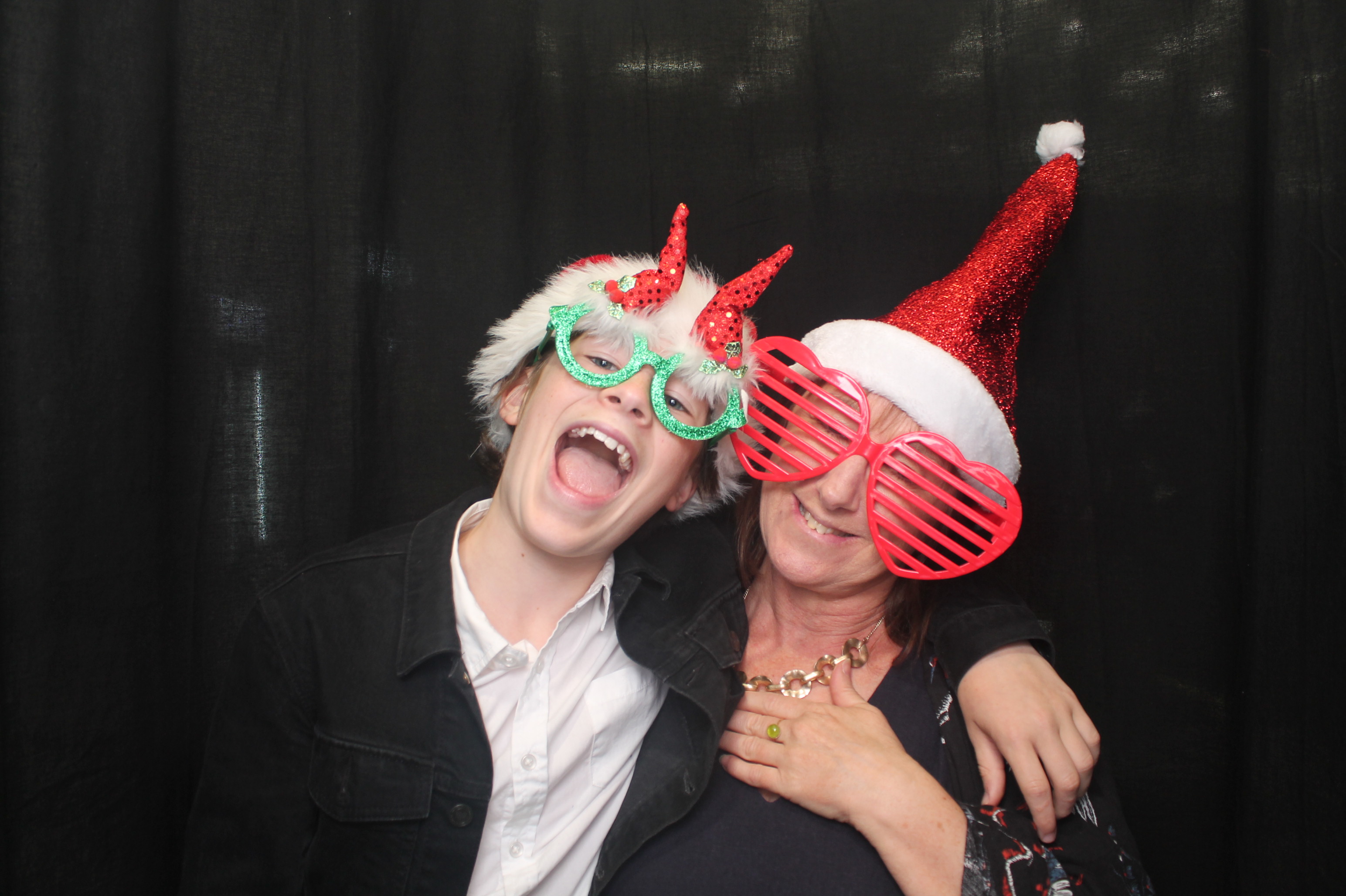 Bunnings - Porirua: 18 Dec 2022 | View more photos from the event at wgtngallery.classicphotobooths.co.nz/u/wgtncpbgallery/Bunnings-Porirua-18-Dec-2022