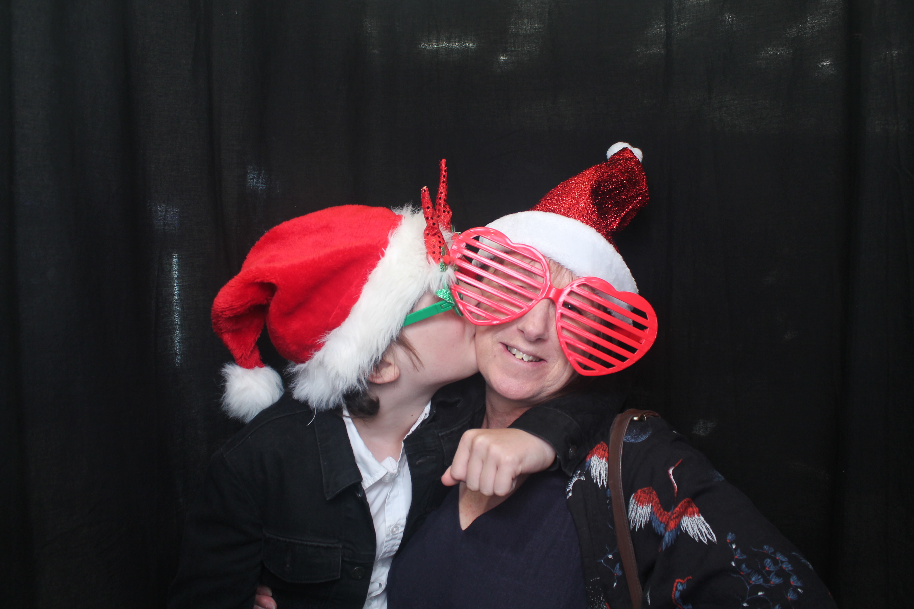 Bunnings - Porirua: 18 Dec 2022 | View more photos from the event at wgtngallery.classicphotobooths.co.nz/u/wgtncpbgallery/Bunnings-Porirua-18-Dec-2022