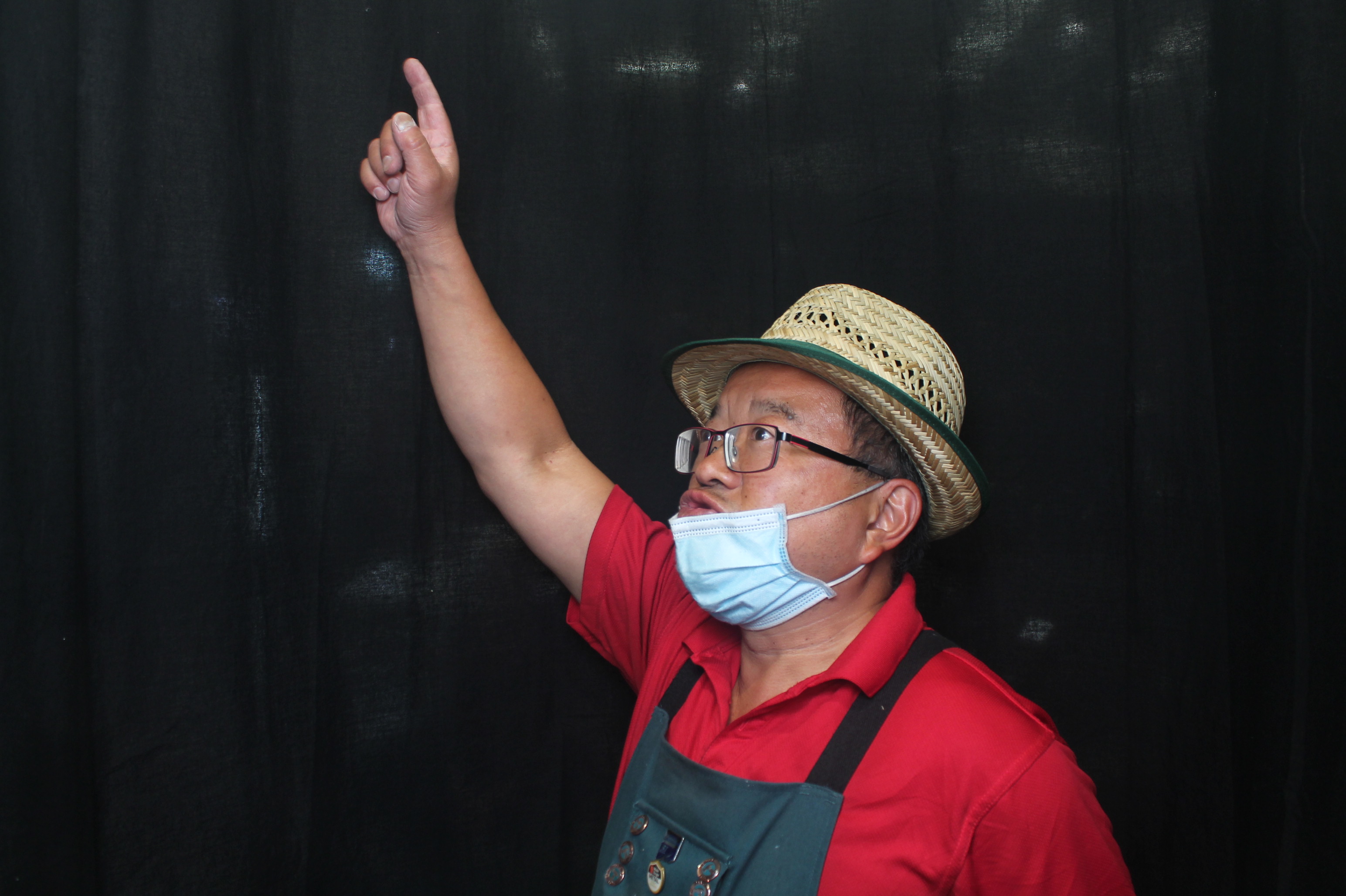 Bunnings - Porirua: 18 Dec 2022 | View more photos from the event at wgtngallery.classicphotobooths.co.nz/u/wgtncpbgallery/Bunnings-Porirua-18-Dec-2022