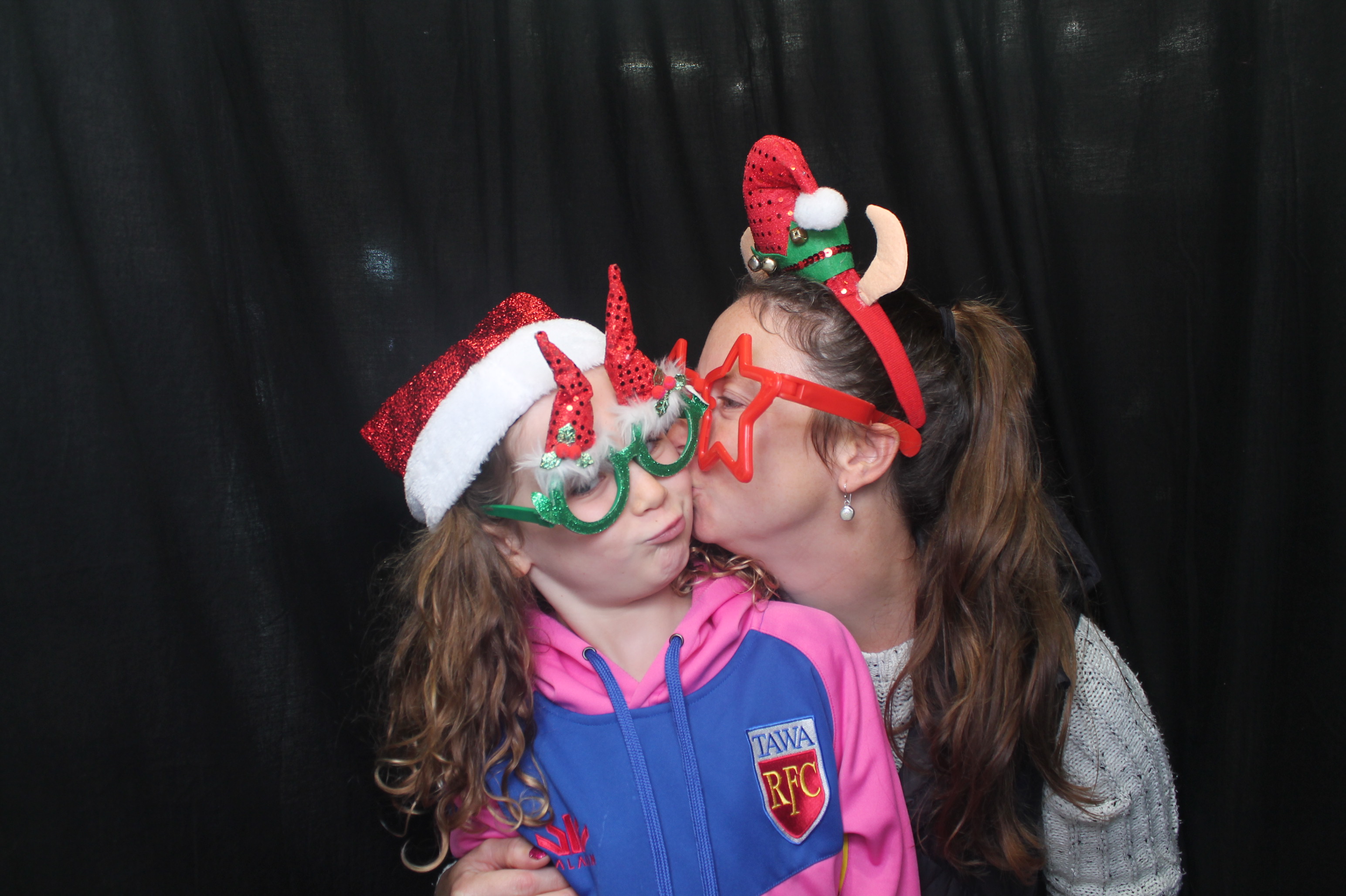 Bunnings - Porirua: 18 Dec 2022 | View more photos from the event at wgtngallery.classicphotobooths.co.nz/u/wgtncpbgallery/Bunnings-Porirua-18-Dec-2022