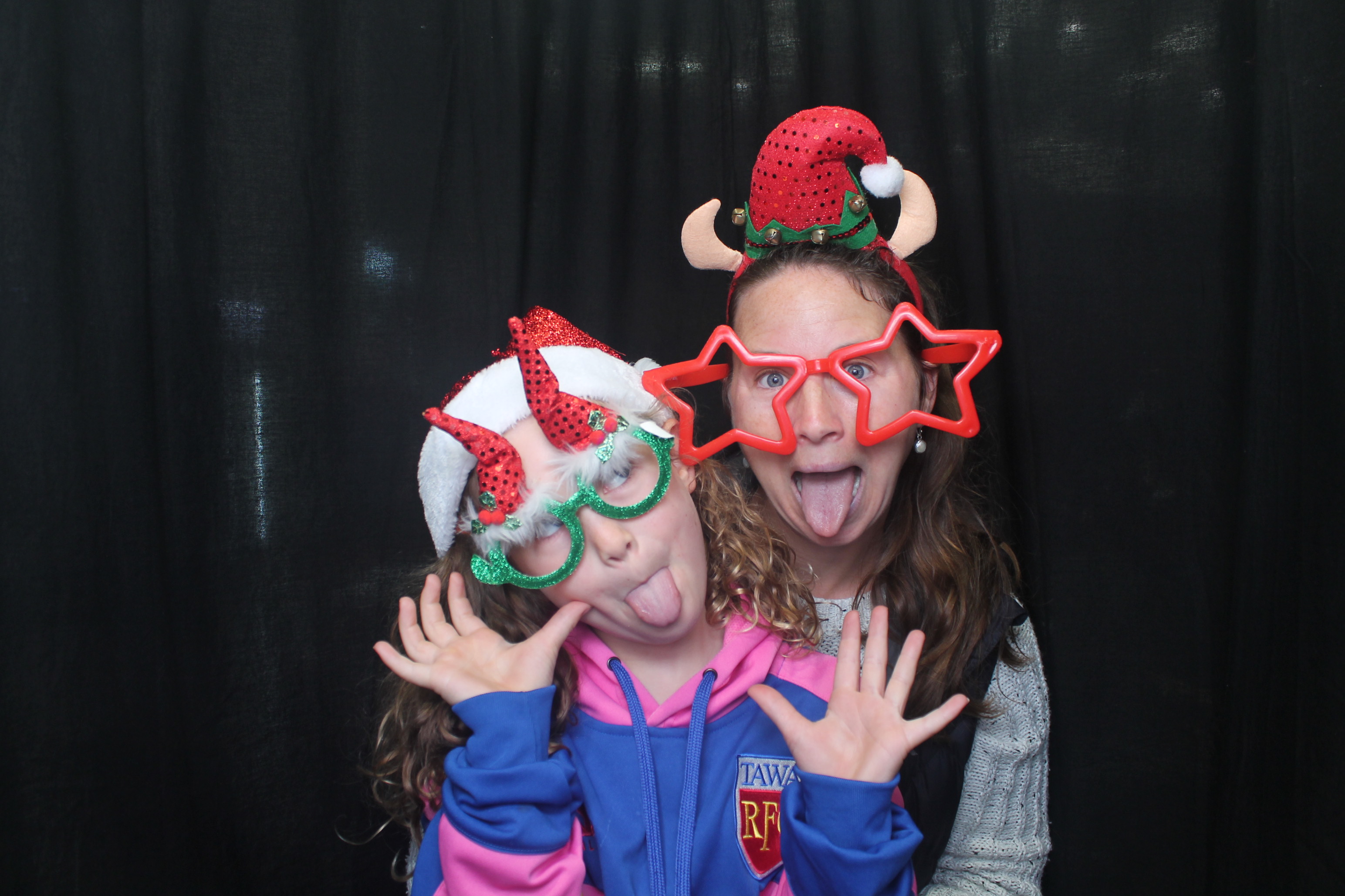 Bunnings - Porirua: 18 Dec 2022 | View more photos from the event at wgtngallery.classicphotobooths.co.nz/u/wgtncpbgallery/Bunnings-Porirua-18-Dec-2022