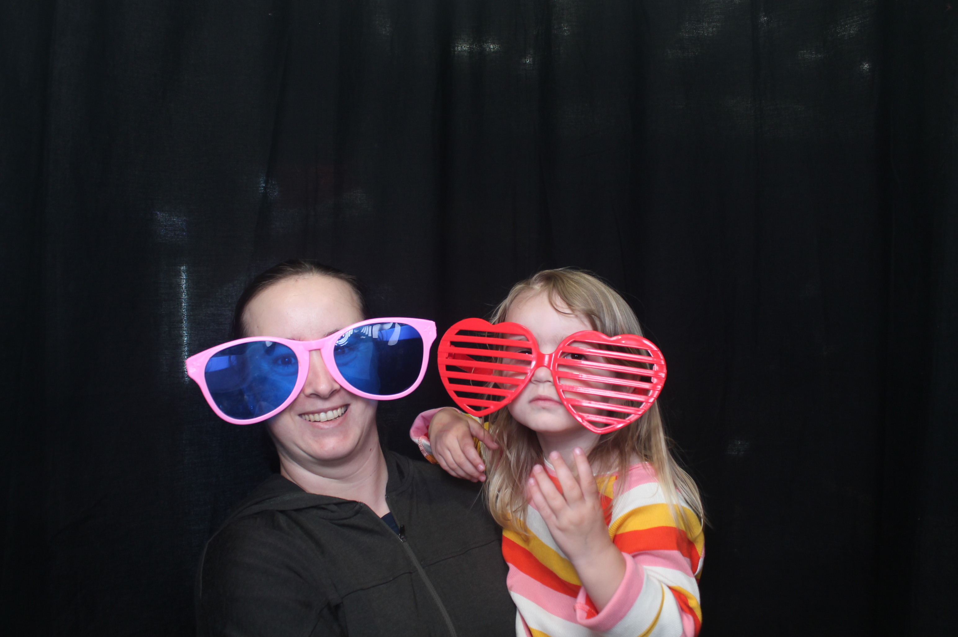 Bunnings - Porirua: 18 Dec 2022 | View more photos from the event at wgtngallery.classicphotobooths.co.nz/u/wgtncpbgallery/Bunnings-Porirua-18-Dec-2022