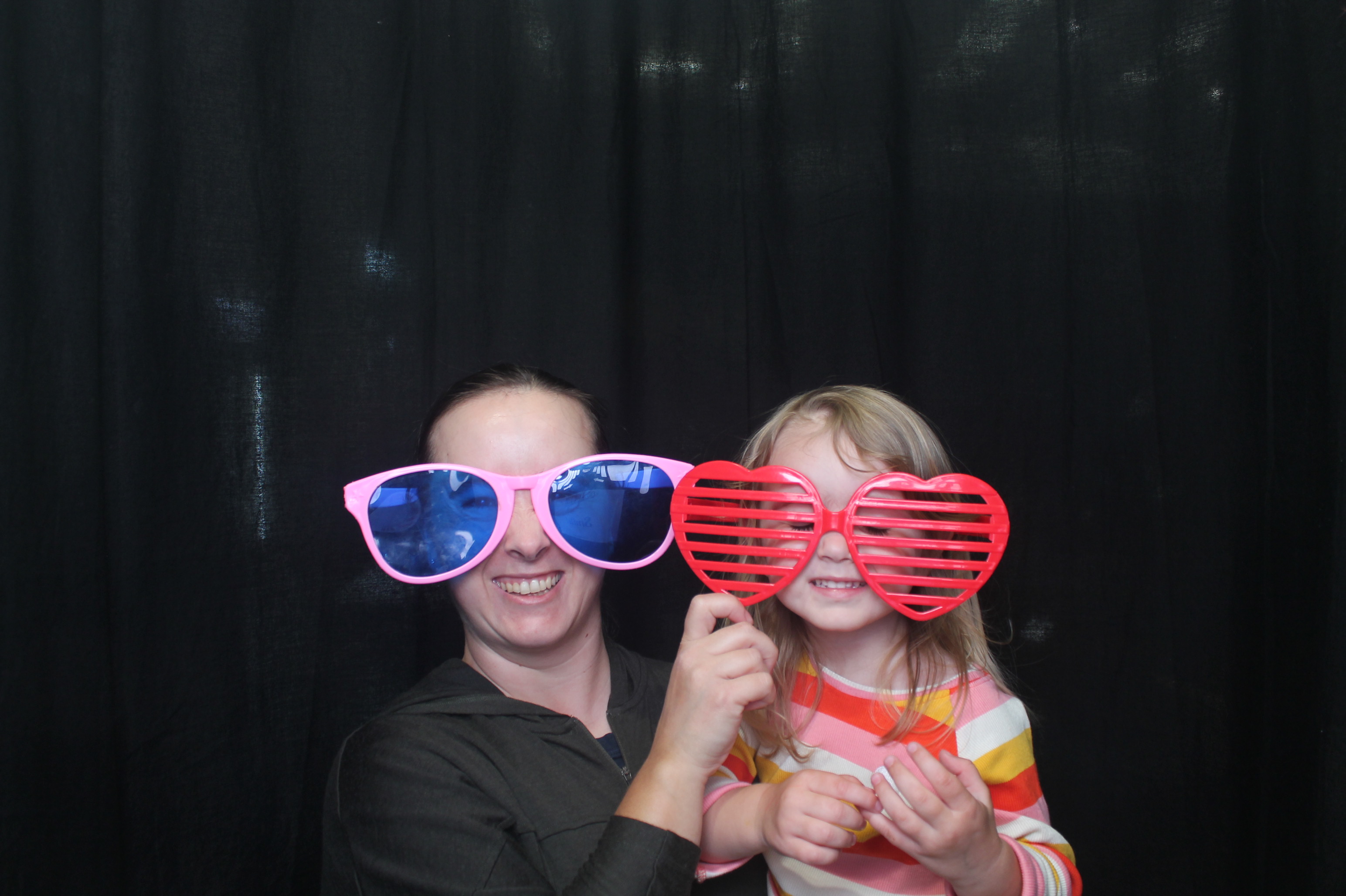 Bunnings - Porirua: 18 Dec 2022 | View more photos from the event at wgtngallery.classicphotobooths.co.nz/u/wgtncpbgallery/Bunnings-Porirua-18-Dec-2022