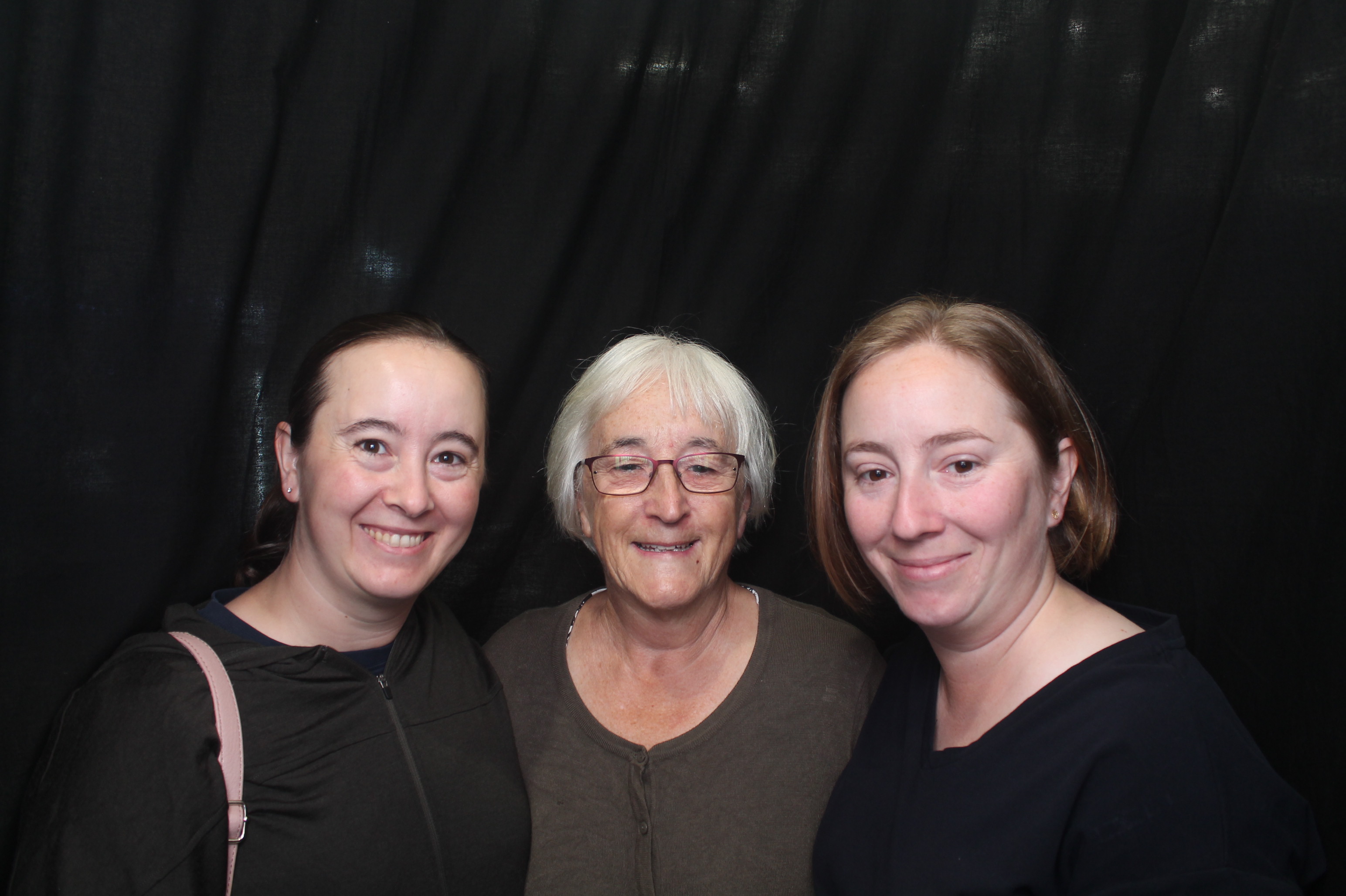 Bunnings - Porirua: 18 Dec 2022 | View more photos from the event at wgtngallery.classicphotobooths.co.nz/u/wgtncpbgallery/Bunnings-Porirua-18-Dec-2022