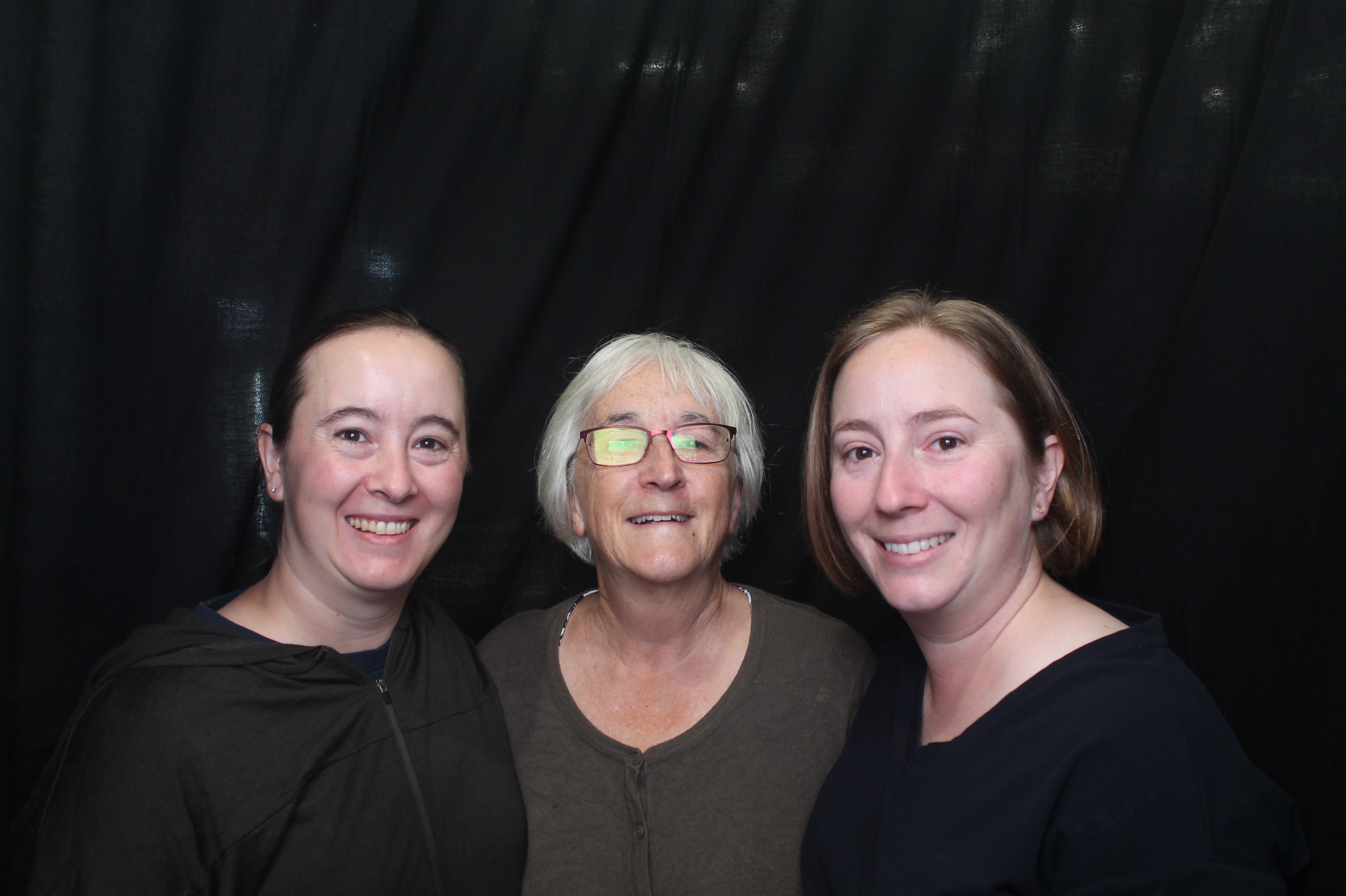 Bunnings - Porirua: 18 Dec 2022 | View more photos from the event at wgtngallery.classicphotobooths.co.nz/u/wgtncpbgallery/Bunnings-Porirua-18-Dec-2022