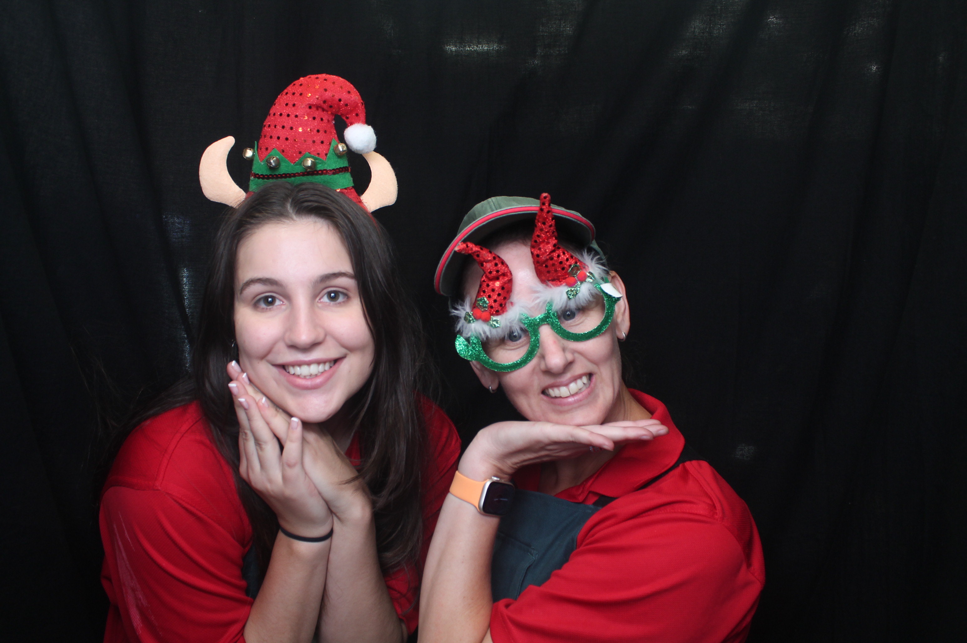 Bunnings - Porirua: 18 Dec 2022 | View more photos from the event at wgtngallery.classicphotobooths.co.nz/u/wgtncpbgallery/Bunnings-Porirua-18-Dec-2022