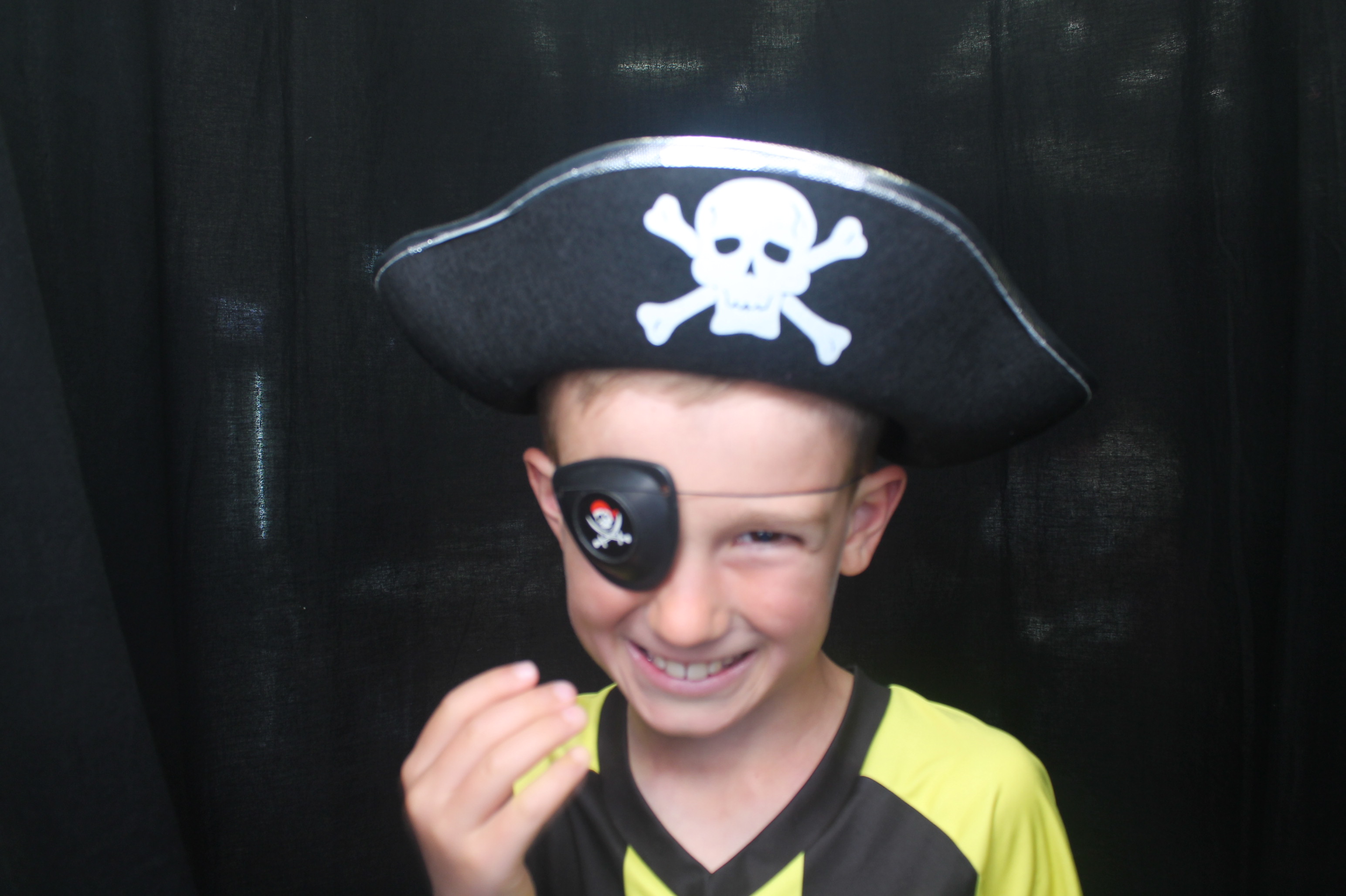 Bunnings - Porirua: 18 Dec 2022 | View more photos from the event at wgtngallery.classicphotobooths.co.nz/u/wgtncpbgallery/Bunnings-Porirua-18-Dec-2022