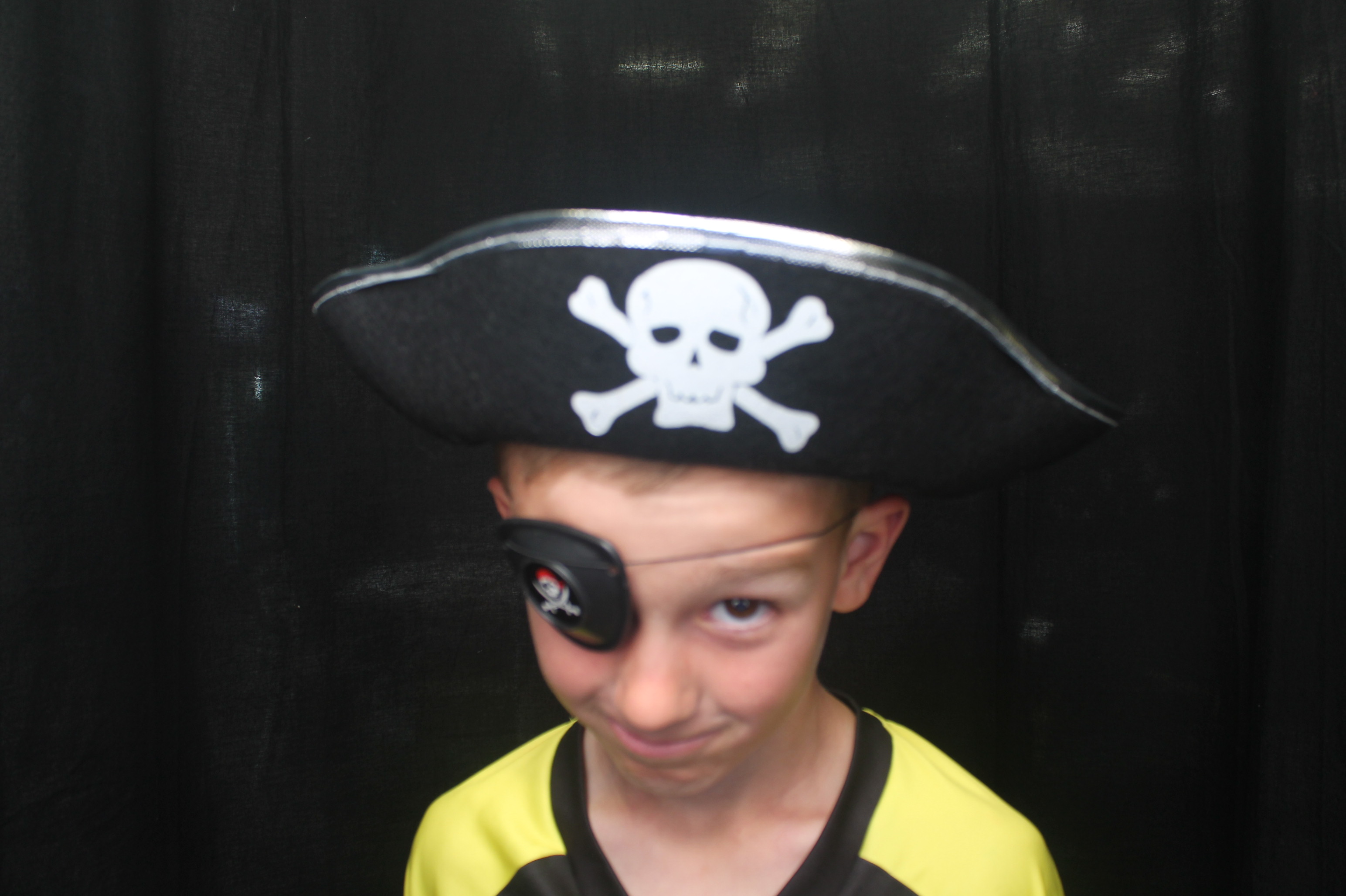 Bunnings - Porirua: 18 Dec 2022 | View more photos from the event at wgtngallery.classicphotobooths.co.nz/u/wgtncpbgallery/Bunnings-Porirua-18-Dec-2022