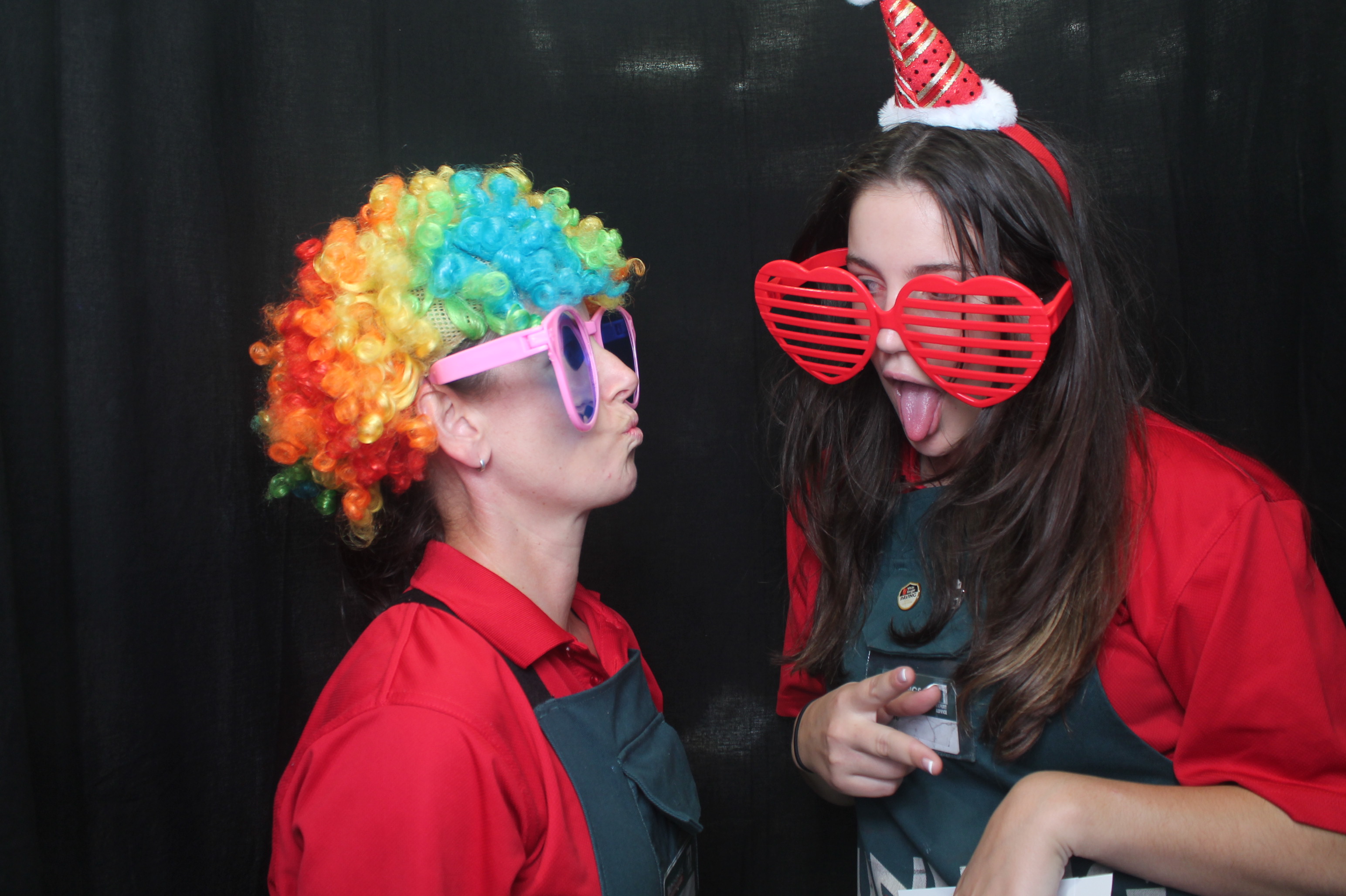 Bunnings - Porirua: 18 Dec 2022 | View more photos from the event at wgtngallery.classicphotobooths.co.nz/u/wgtncpbgallery/Bunnings-Porirua-18-Dec-2022