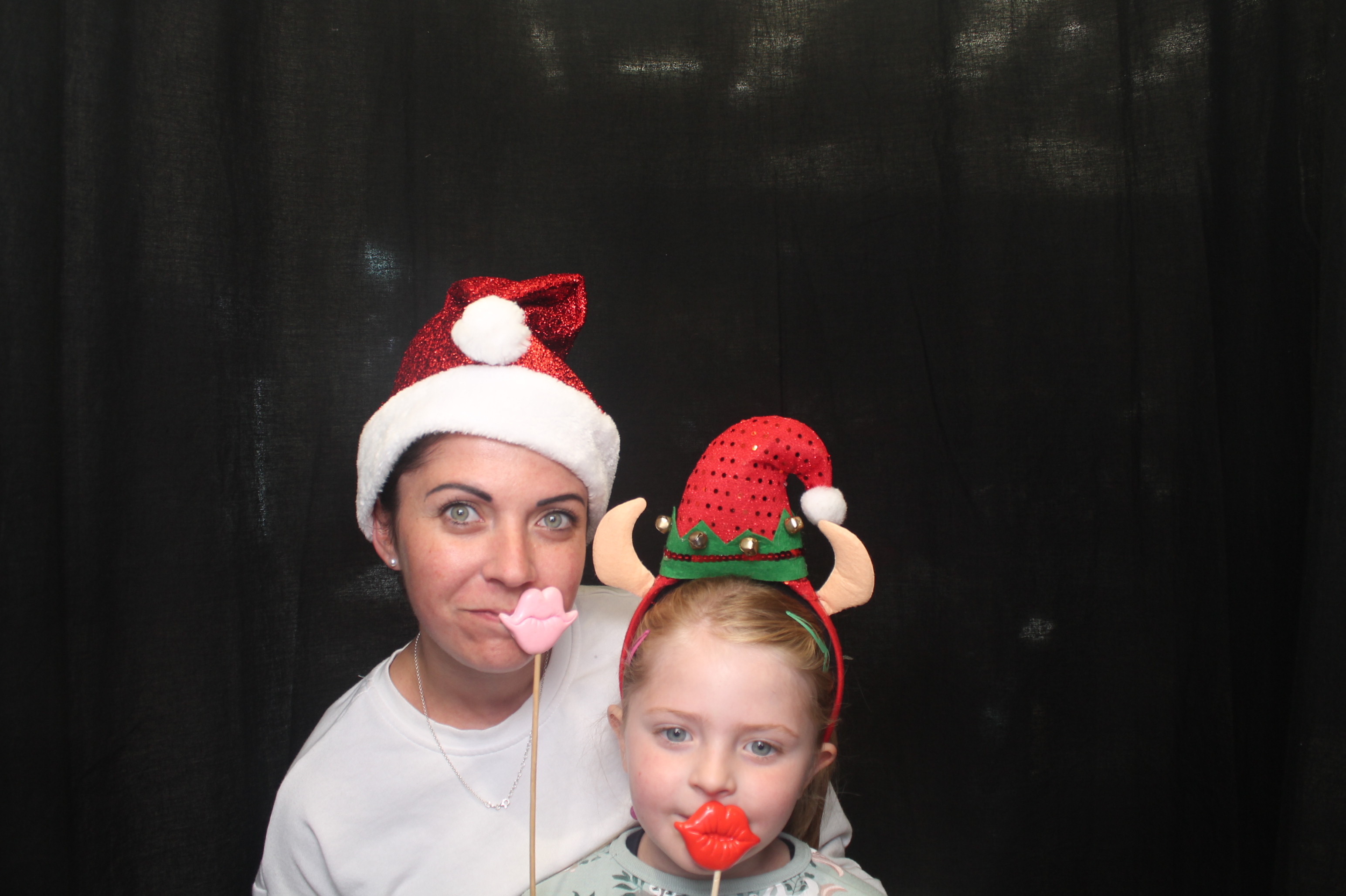 Bunnings - Porirua: 18 Dec 2022 | View more photos from the event at wgtngallery.classicphotobooths.co.nz/u/wgtncpbgallery/Bunnings-Porirua-18-Dec-2022