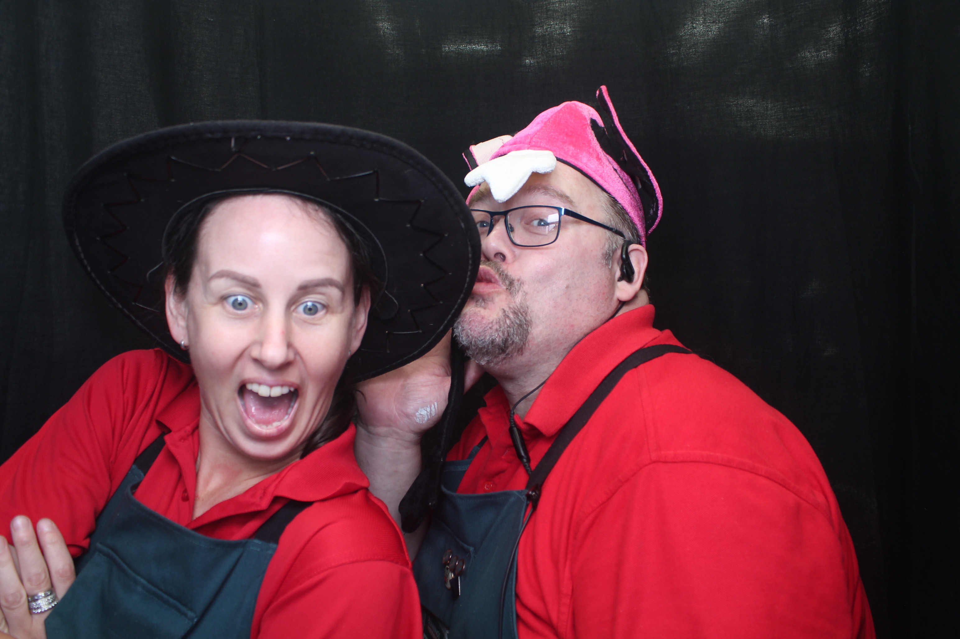 Bunnings - Porirua: 18 Dec 2022 | View more photos from the event at wgtngallery.classicphotobooths.co.nz/u/wgtncpbgallery/Bunnings-Porirua-18-Dec-2022