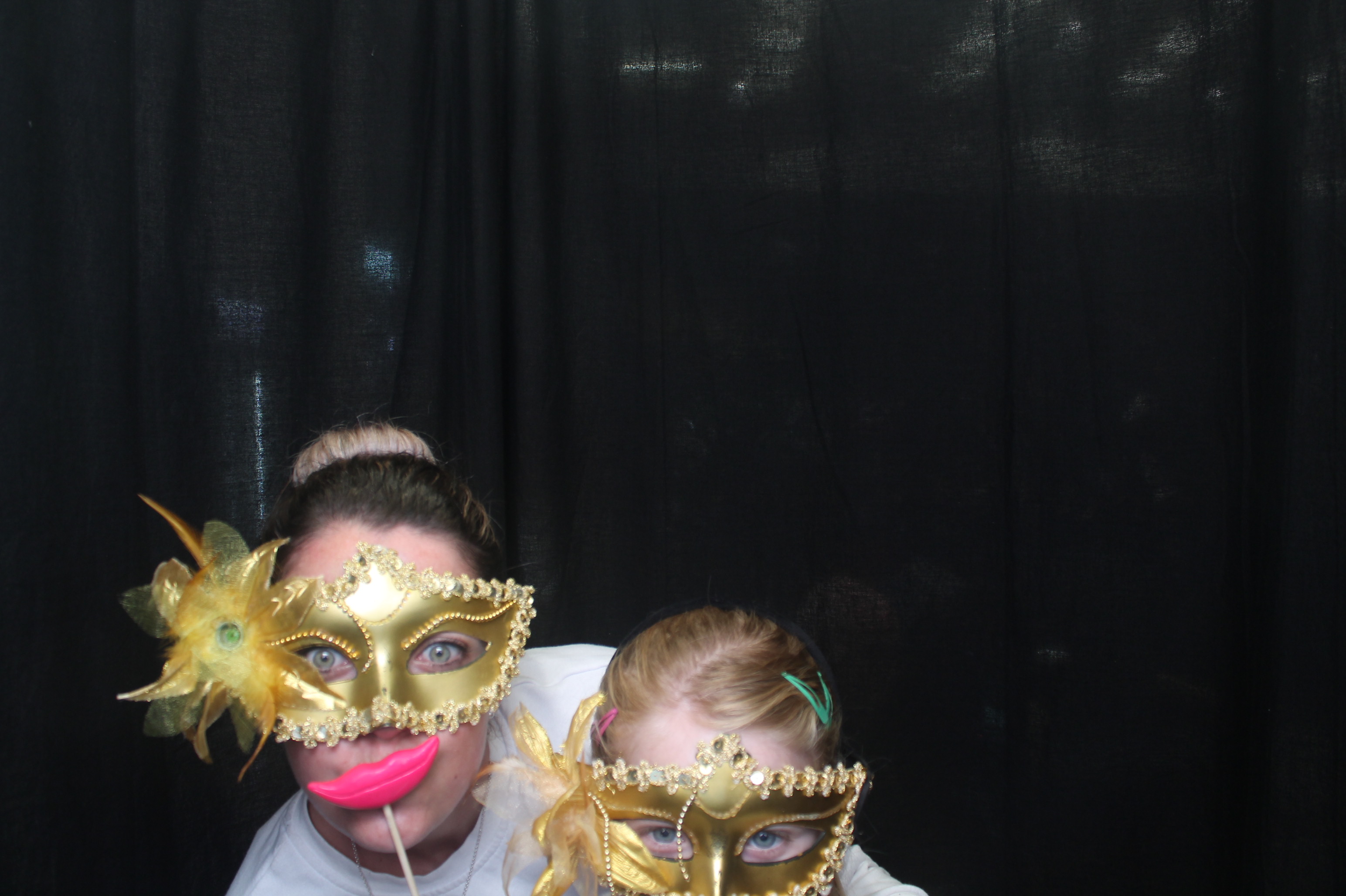 Bunnings - Porirua: 18 Dec 2022 | View more photos from the event at wgtngallery.classicphotobooths.co.nz/u/wgtncpbgallery/Bunnings-Porirua-18-Dec-2022