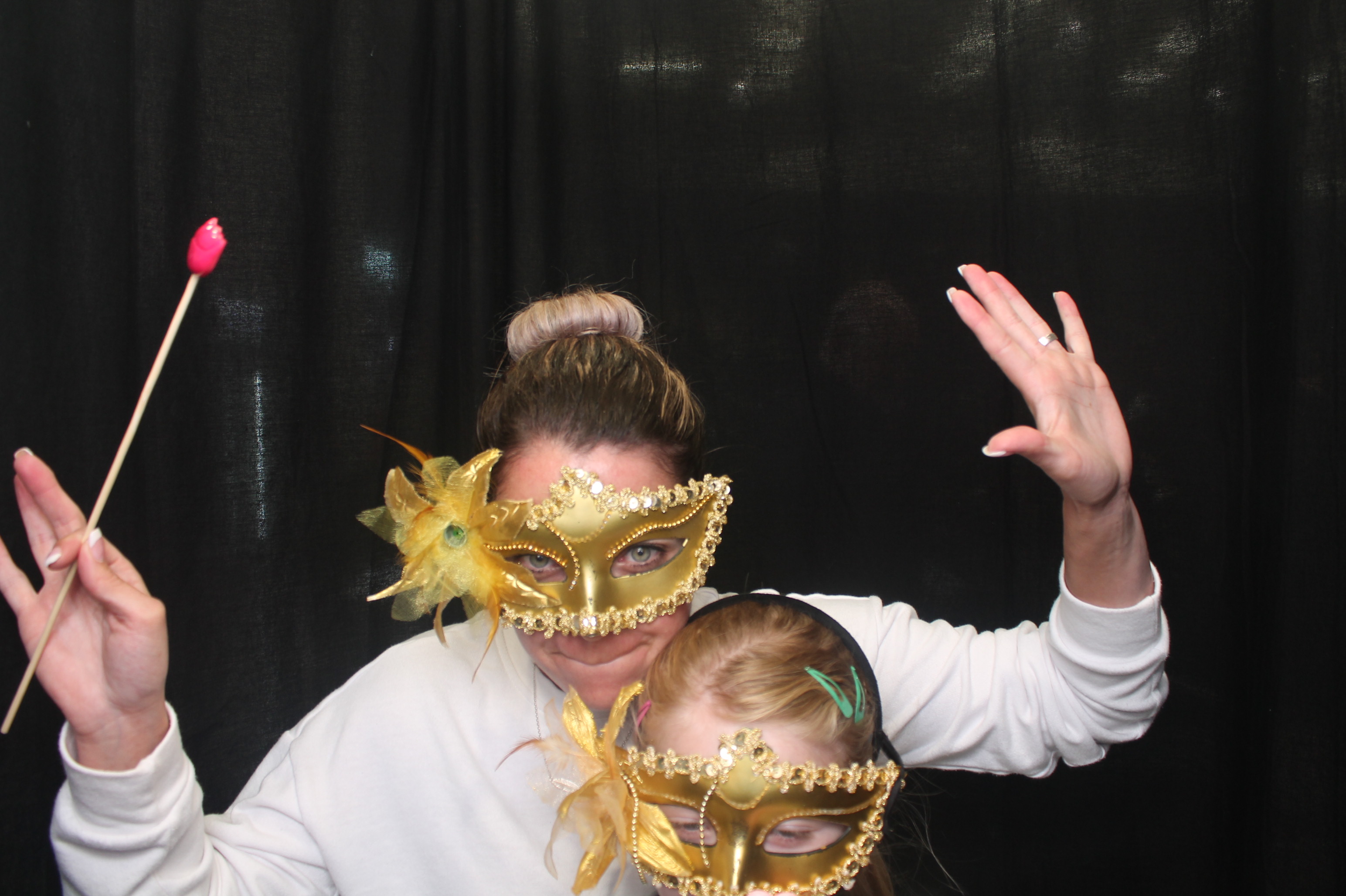 Bunnings - Porirua: 18 Dec 2022 | View more photos from the event at wgtngallery.classicphotobooths.co.nz/u/wgtncpbgallery/Bunnings-Porirua-18-Dec-2022