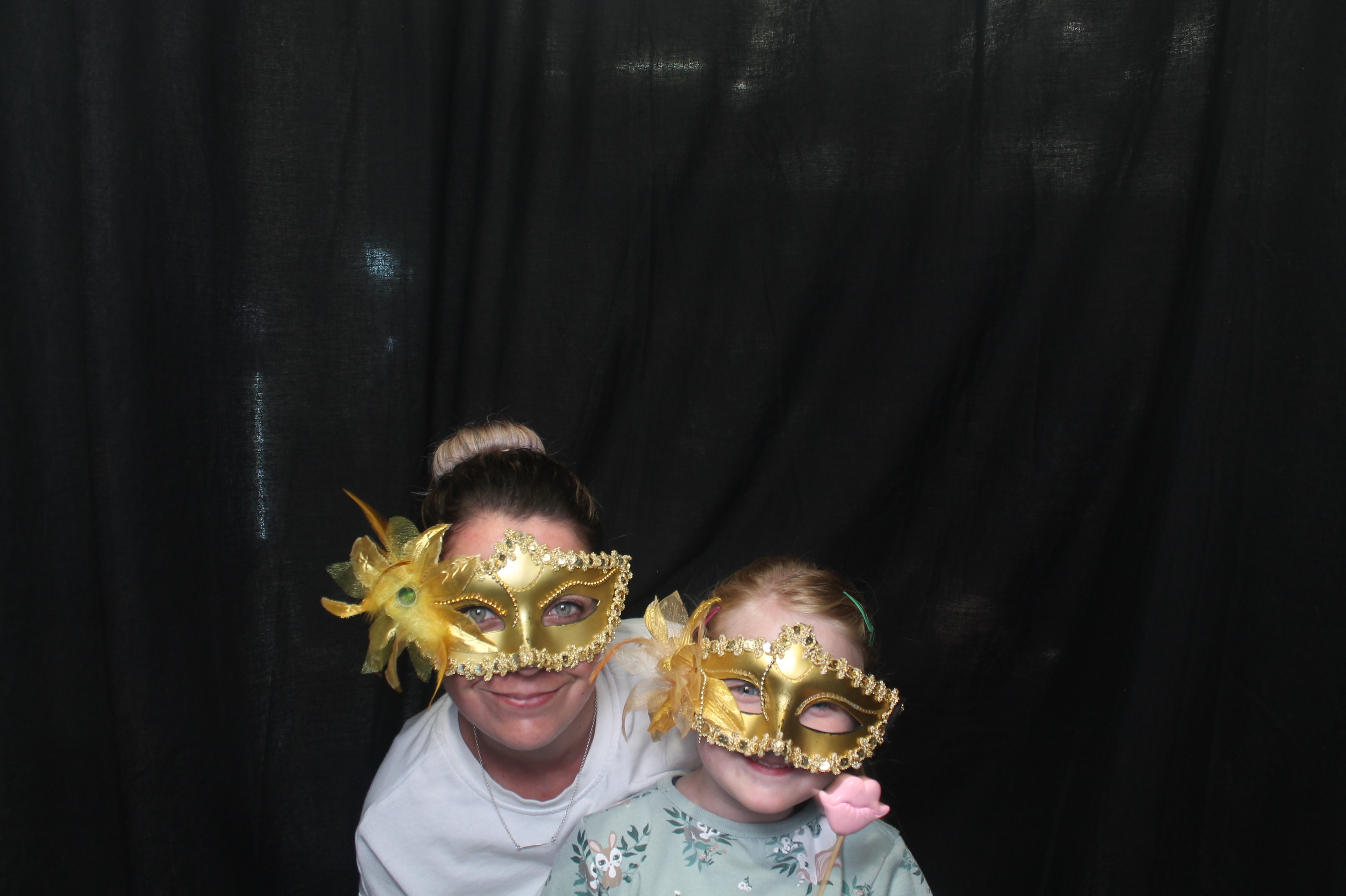 Bunnings - Porirua: 18 Dec 2022 | View more photos from the event at wgtngallery.classicphotobooths.co.nz/u/wgtncpbgallery/Bunnings-Porirua-18-Dec-2022