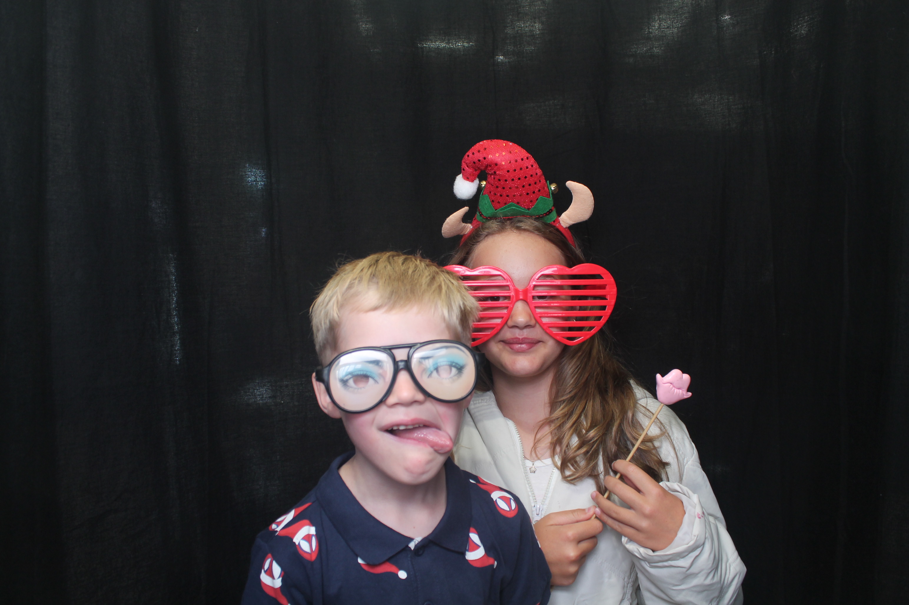 Bunnings - Porirua: 18 Dec 2022 | View more photos from the event at wgtngallery.classicphotobooths.co.nz/u/wgtncpbgallery/Bunnings-Porirua-18-Dec-2022