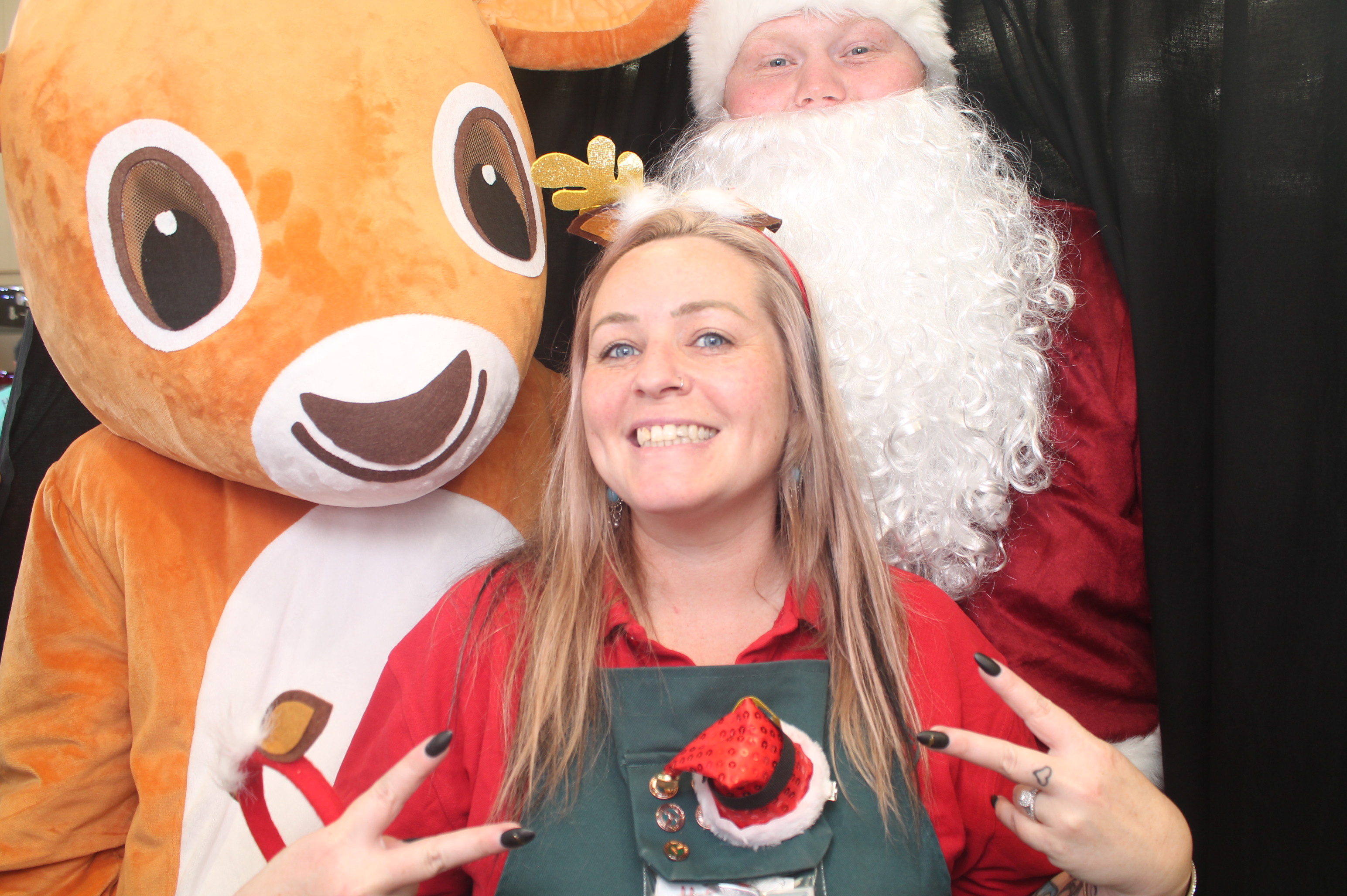 Bunnings - Porirua: 18 Dec 2022 | View more photos from the event at wgtngallery.classicphotobooths.co.nz/u/wgtncpbgallery/Bunnings-Porirua-18-Dec-2022