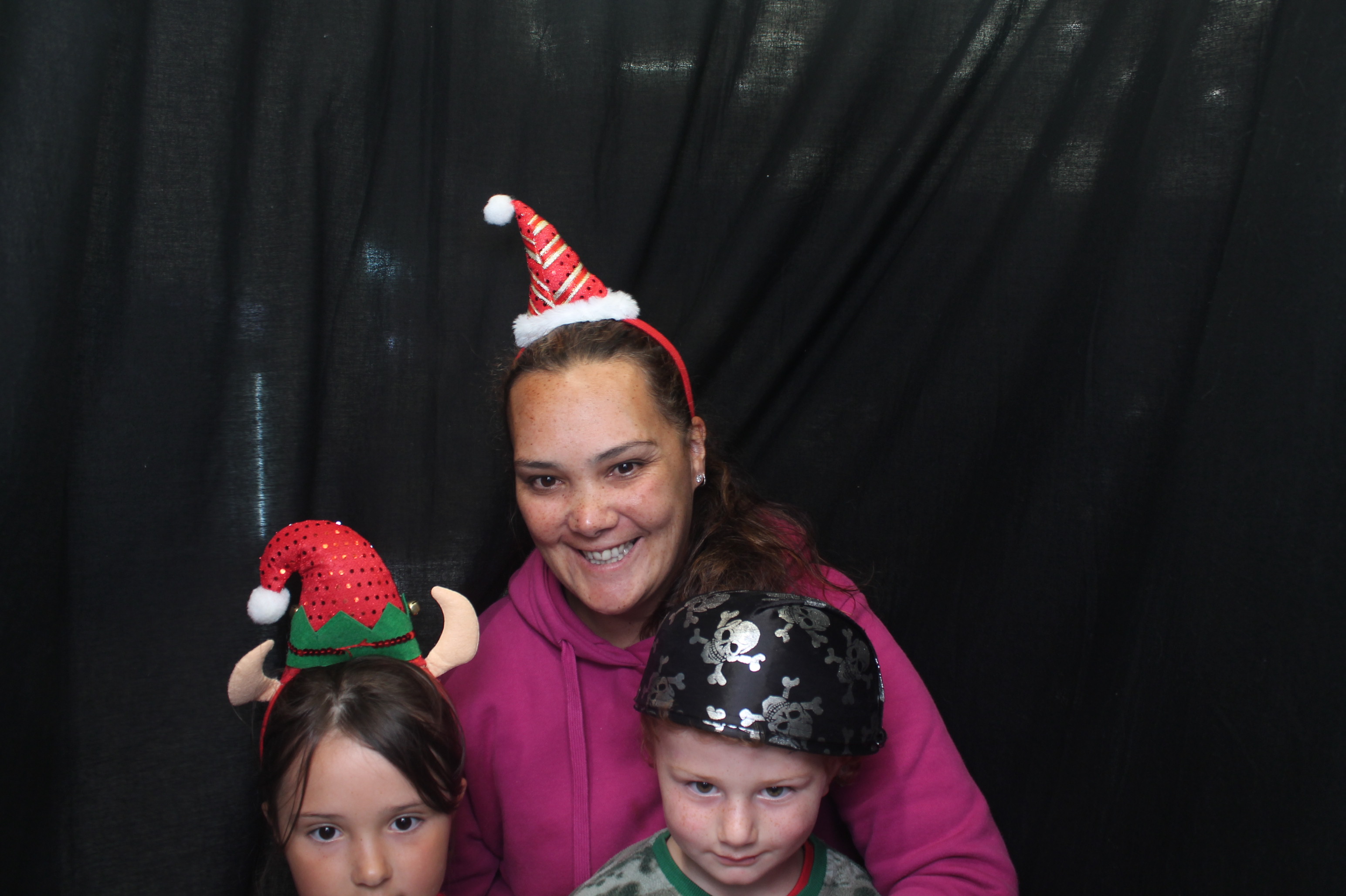 Bunnings - Porirua: 18 Dec 2022 | View more photos from the event at wgtngallery.classicphotobooths.co.nz/u/wgtncpbgallery/Bunnings-Porirua-18-Dec-2022