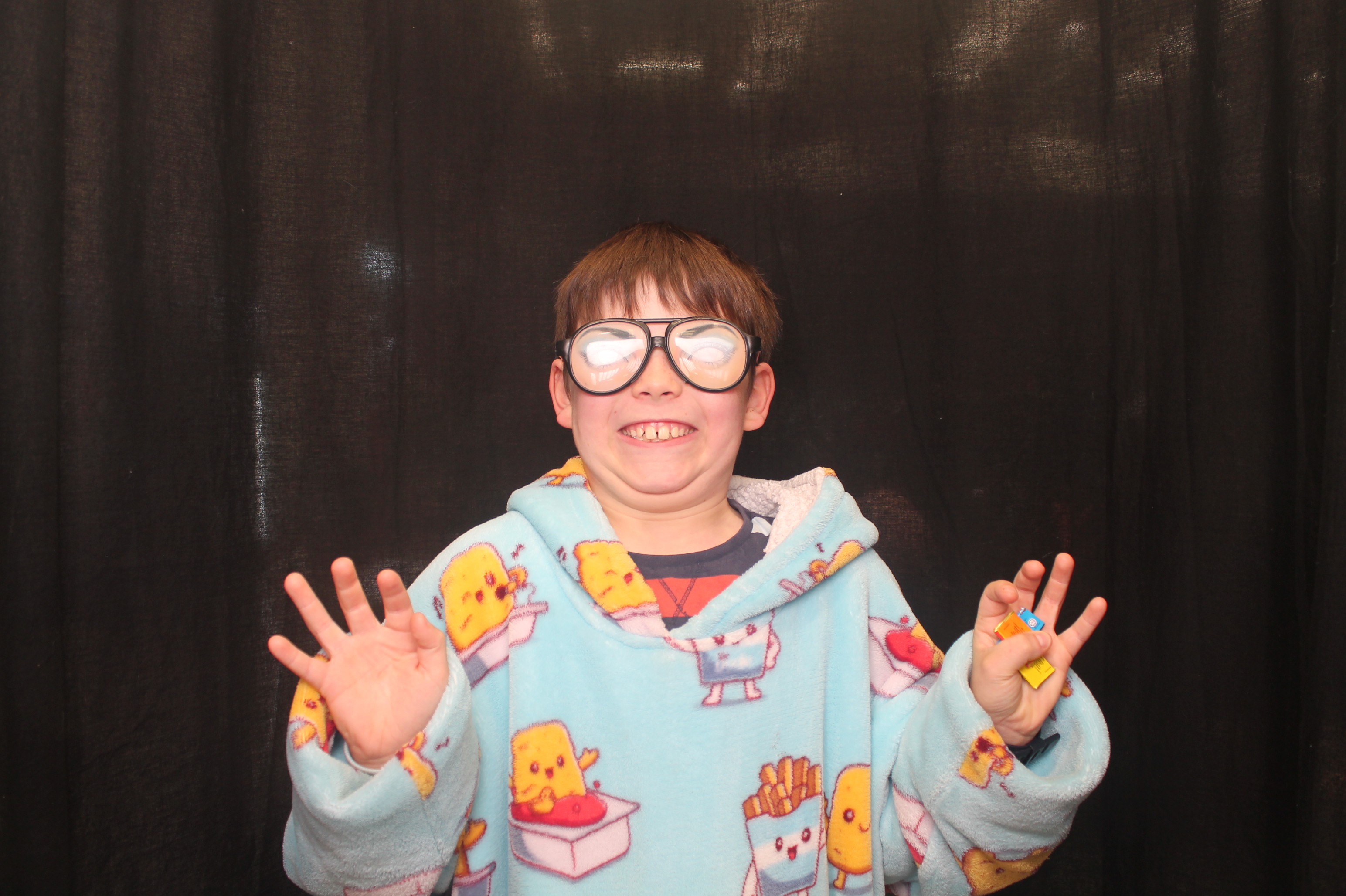 Bunnings - Porirua: 18 Dec 2022 | View more photos from the event at wgtngallery.classicphotobooths.co.nz/u/wgtncpbgallery/Bunnings-Porirua-18-Dec-2022