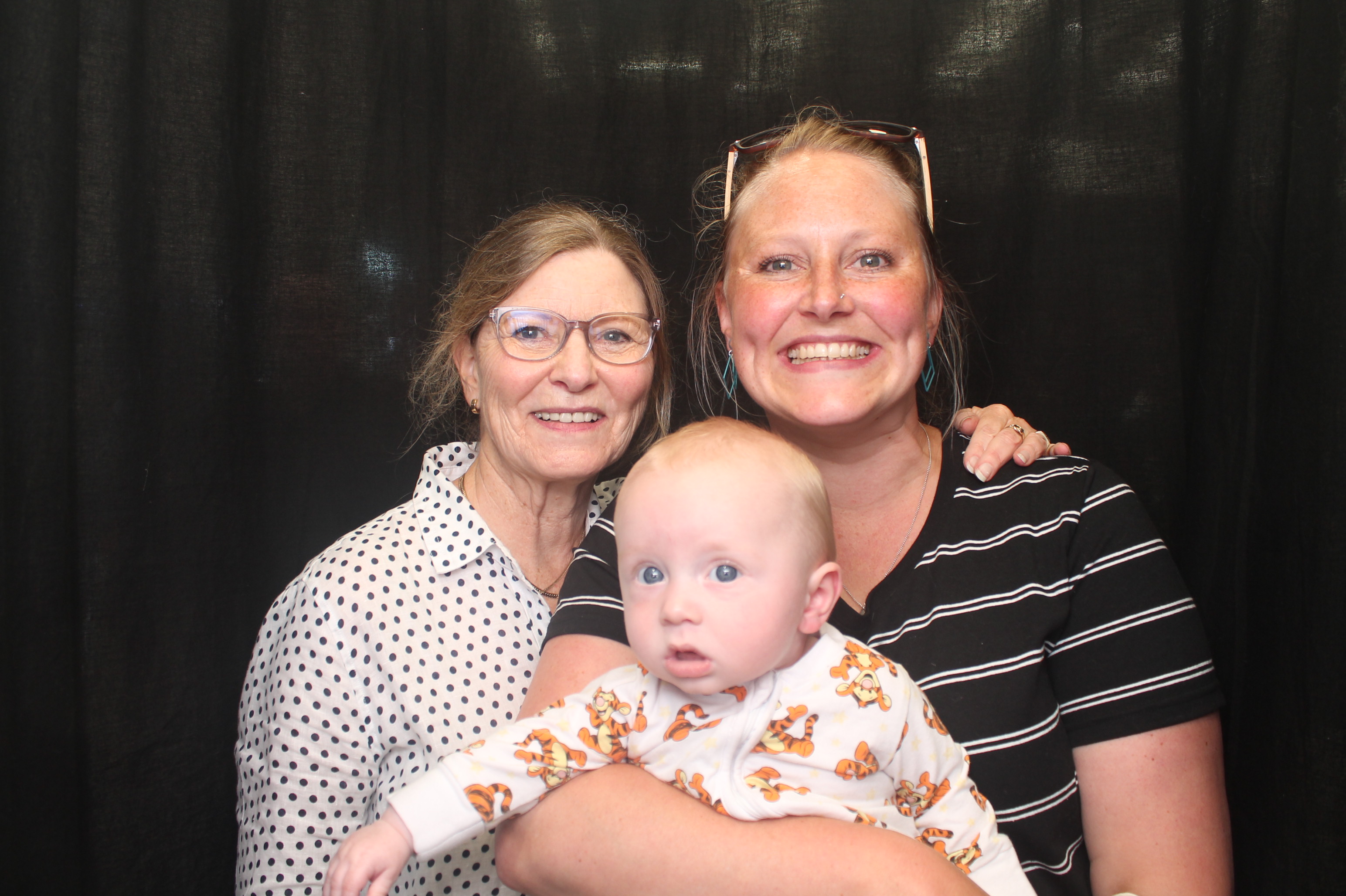 Bunnings - Porirua: 18 Dec 2022 | View more photos from the event at wgtngallery.classicphotobooths.co.nz/u/wgtncpbgallery/Bunnings-Porirua-18-Dec-2022