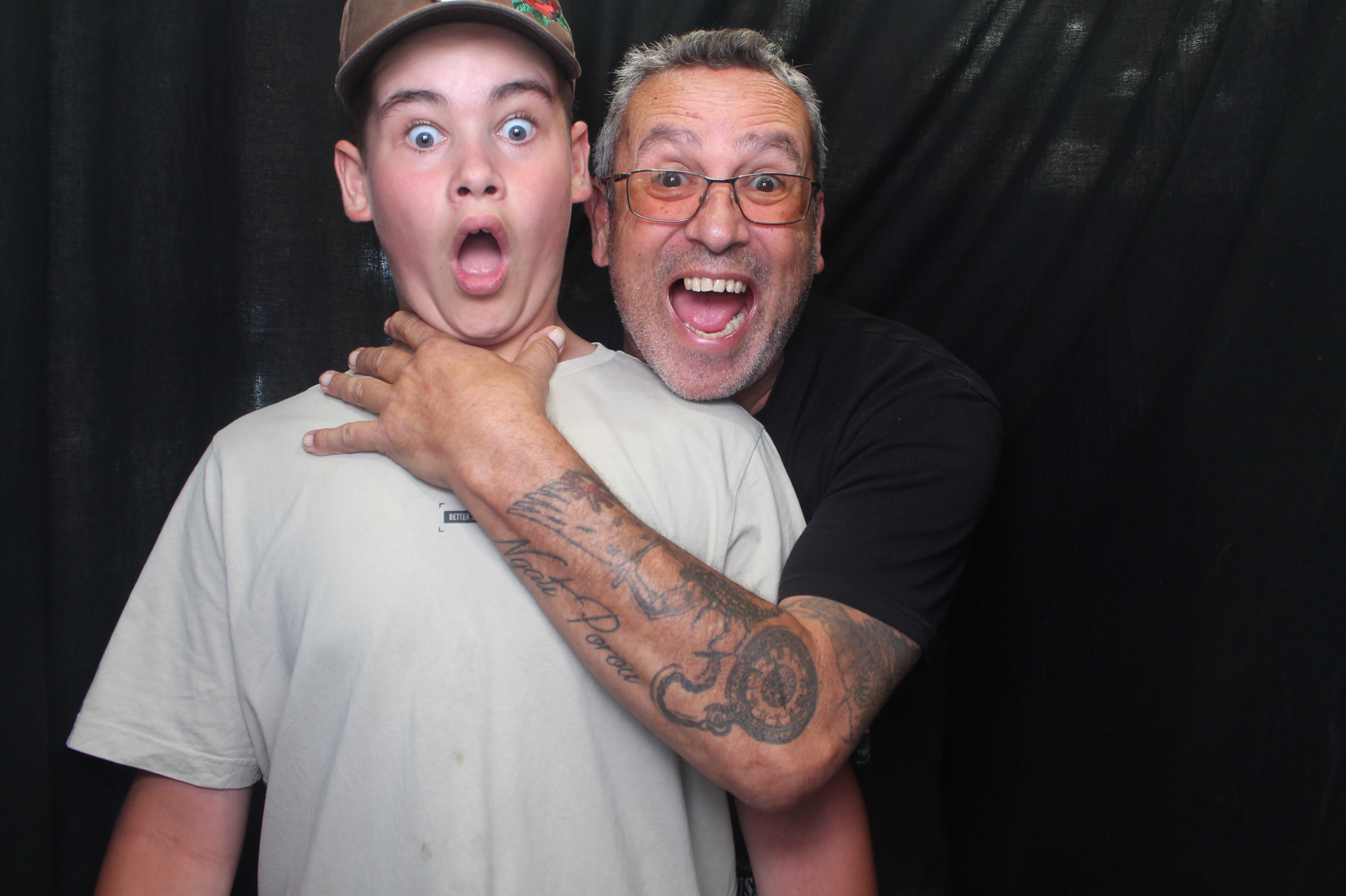 Bunnings - Porirua: 18 Dec 2022 | View more photos from the event at wgtngallery.classicphotobooths.co.nz/u/wgtncpbgallery/Bunnings-Porirua-18-Dec-2022