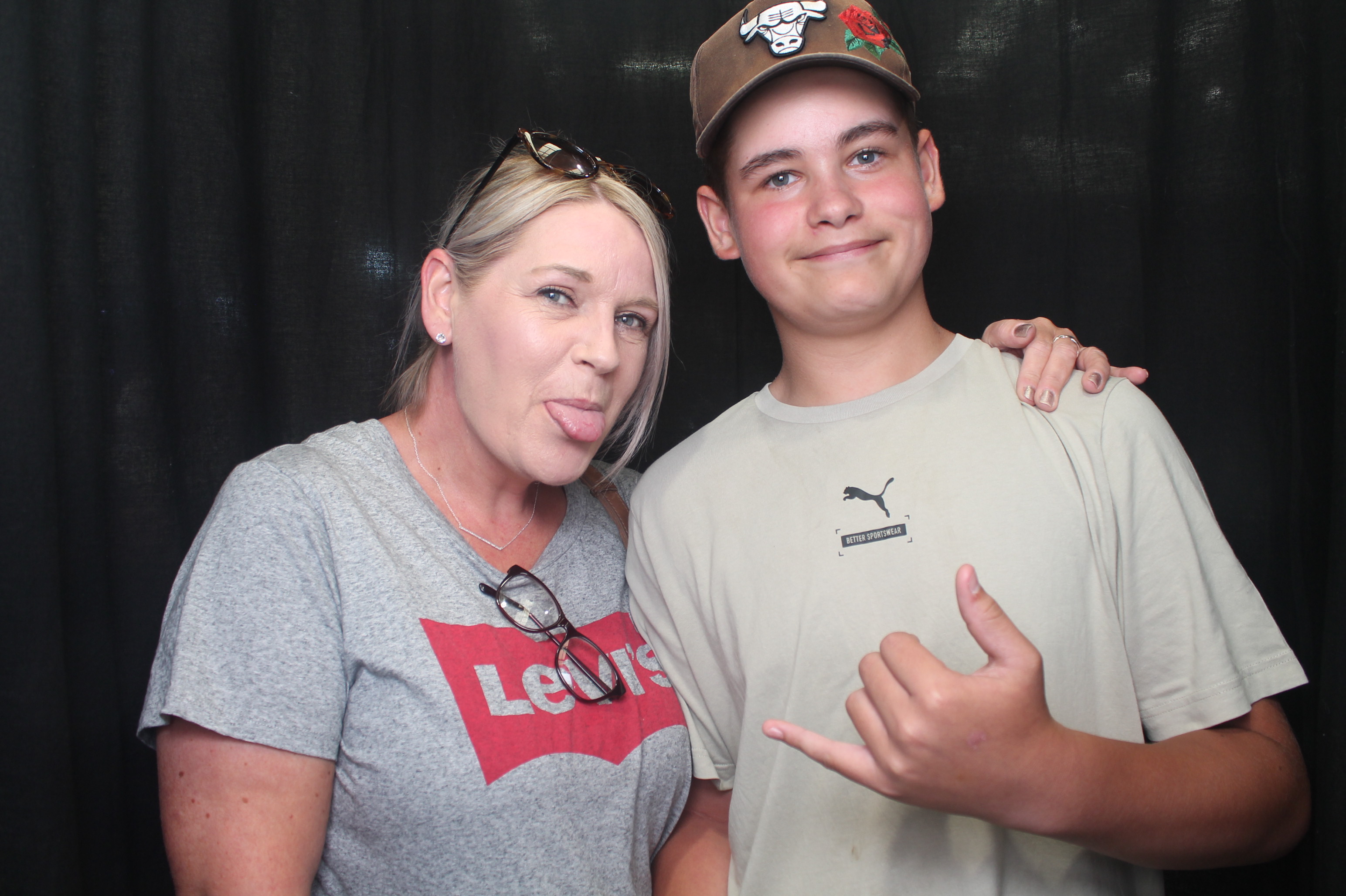 Bunnings - Porirua: 18 Dec 2022 | View more photos from the event at wgtngallery.classicphotobooths.co.nz/u/wgtncpbgallery/Bunnings-Porirua-18-Dec-2022