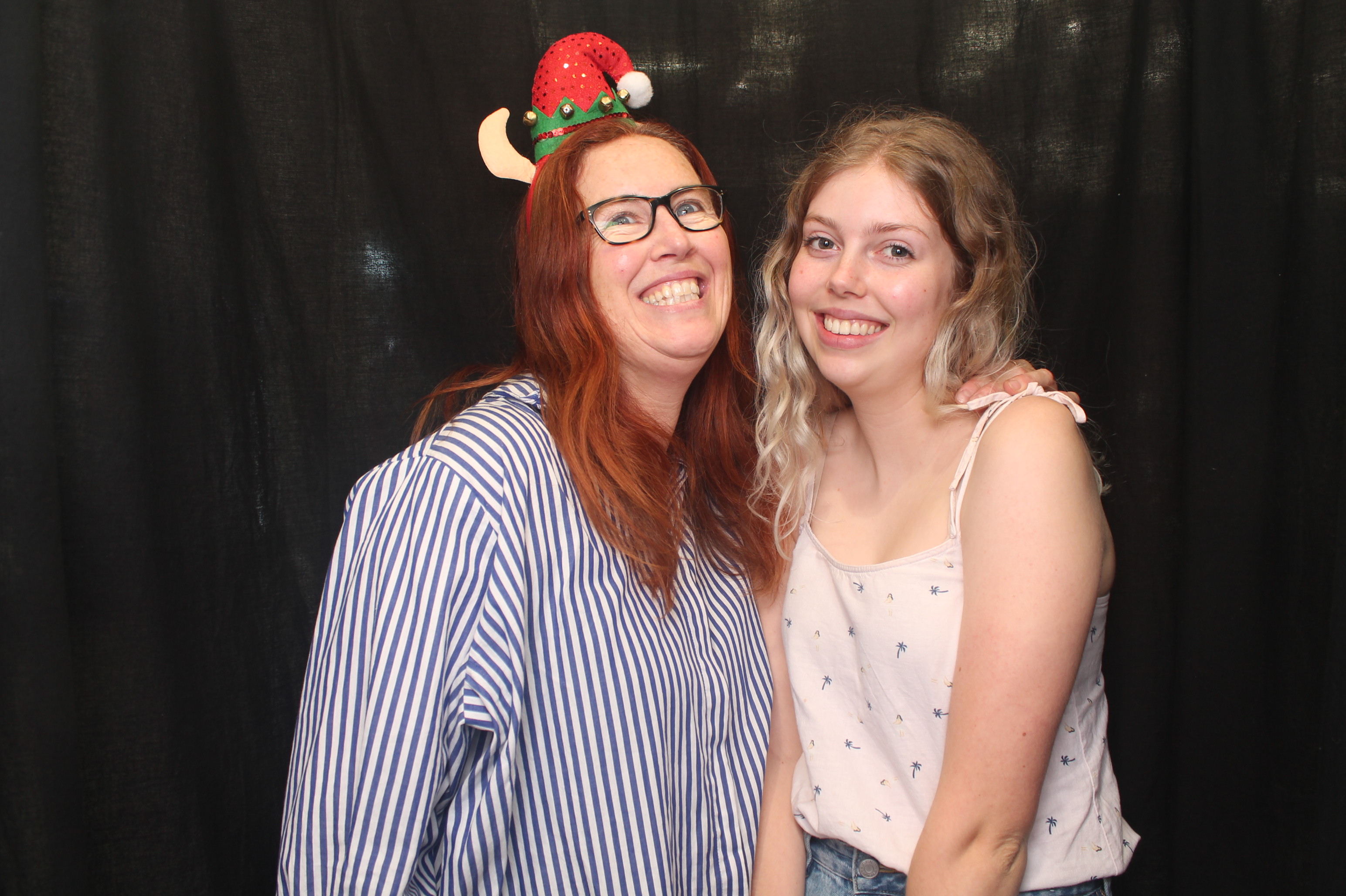 Bunnings - Porirua: 18 Dec 2022 | View more photos from the event at wgtngallery.classicphotobooths.co.nz/u/wgtncpbgallery/Bunnings-Porirua-18-Dec-2022