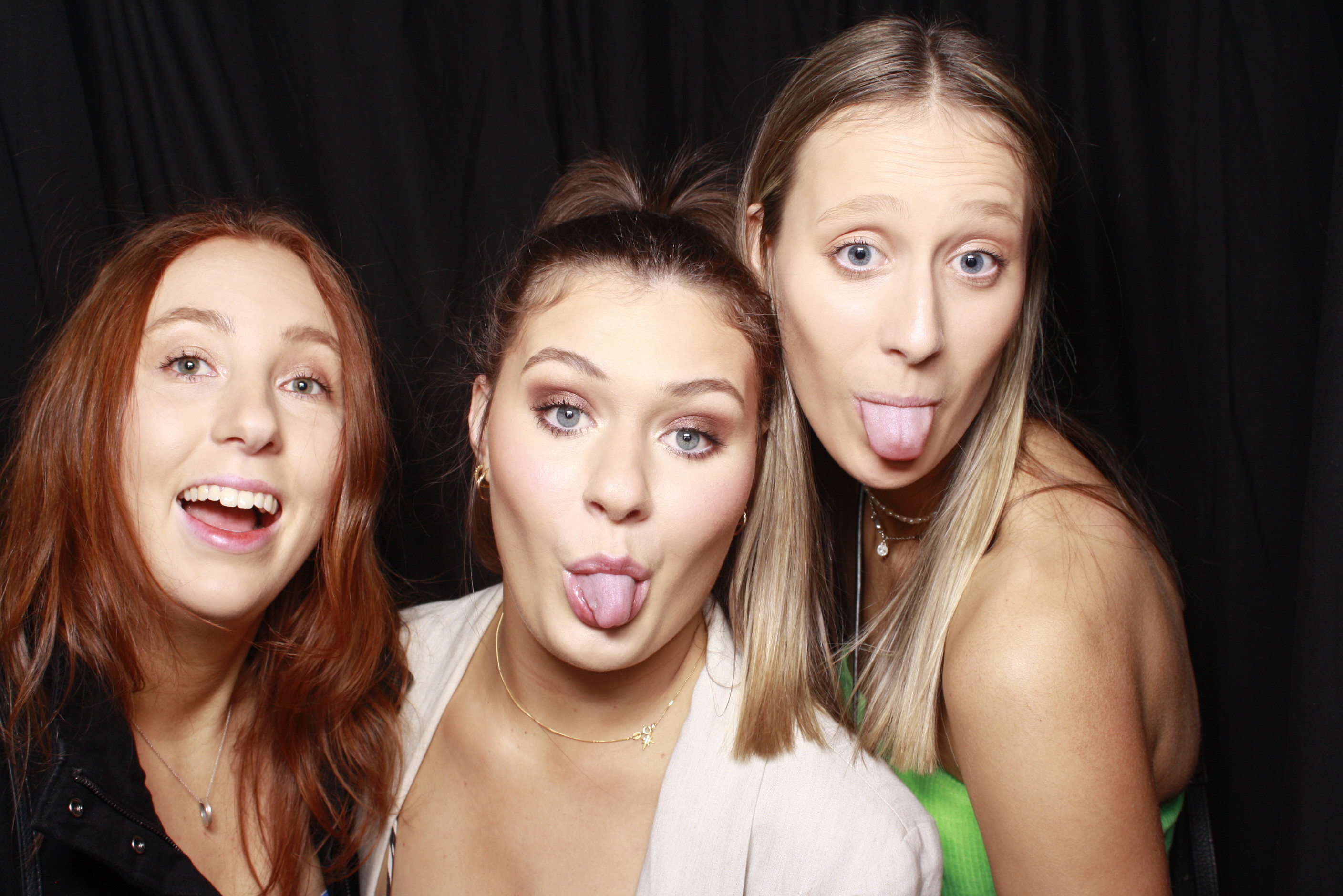 Nicole's 21st... 2022 | View more photos from the event at wgtngallery.classicphotobooths.co.nz/u/wgtncpbgallery/Nicoles-21st-2022