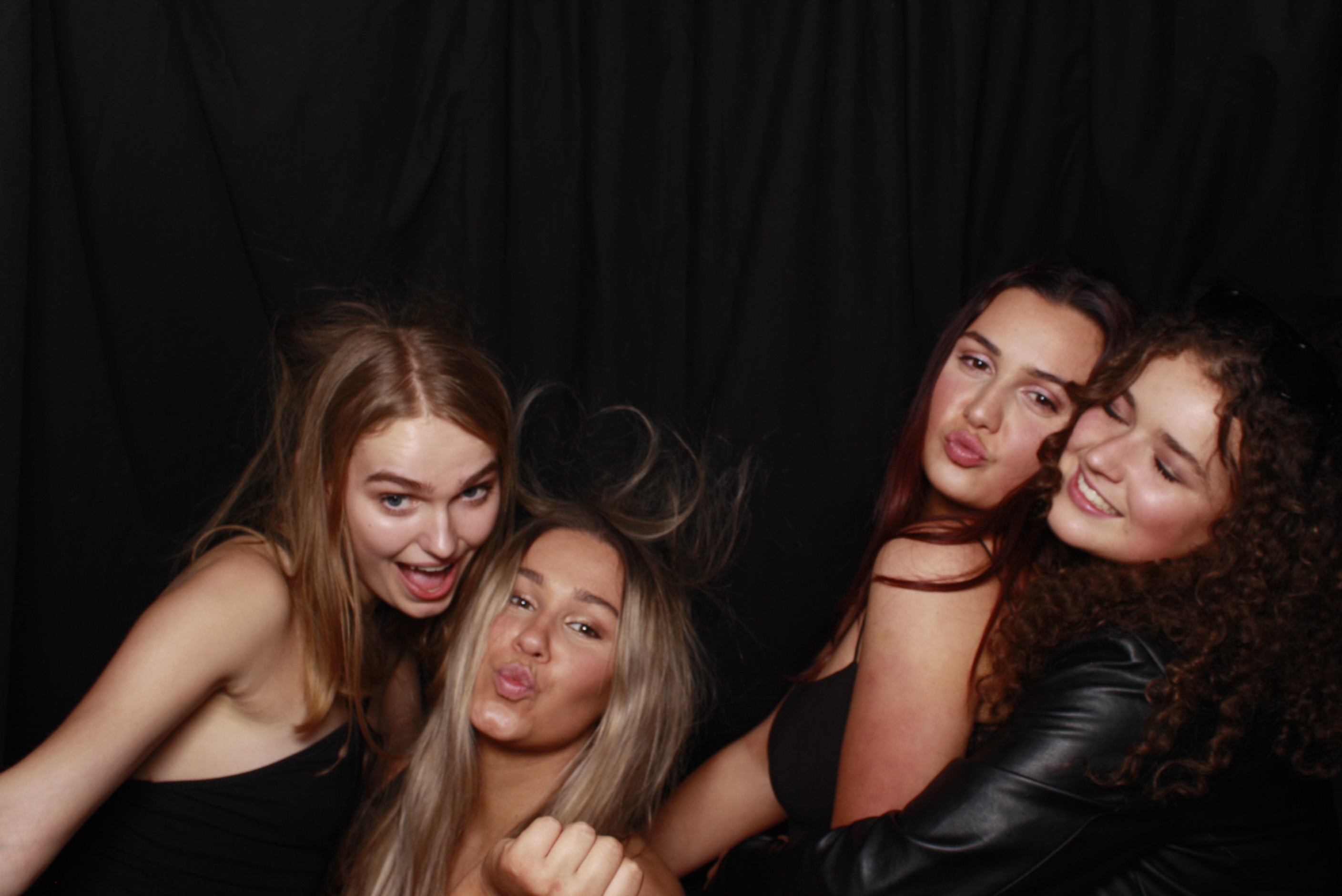 Nicole's 21st... 2022 | View more photos from the event at wgtngallery.classicphotobooths.co.nz/u/wgtncpbgallery/Nicoles-21st-2022