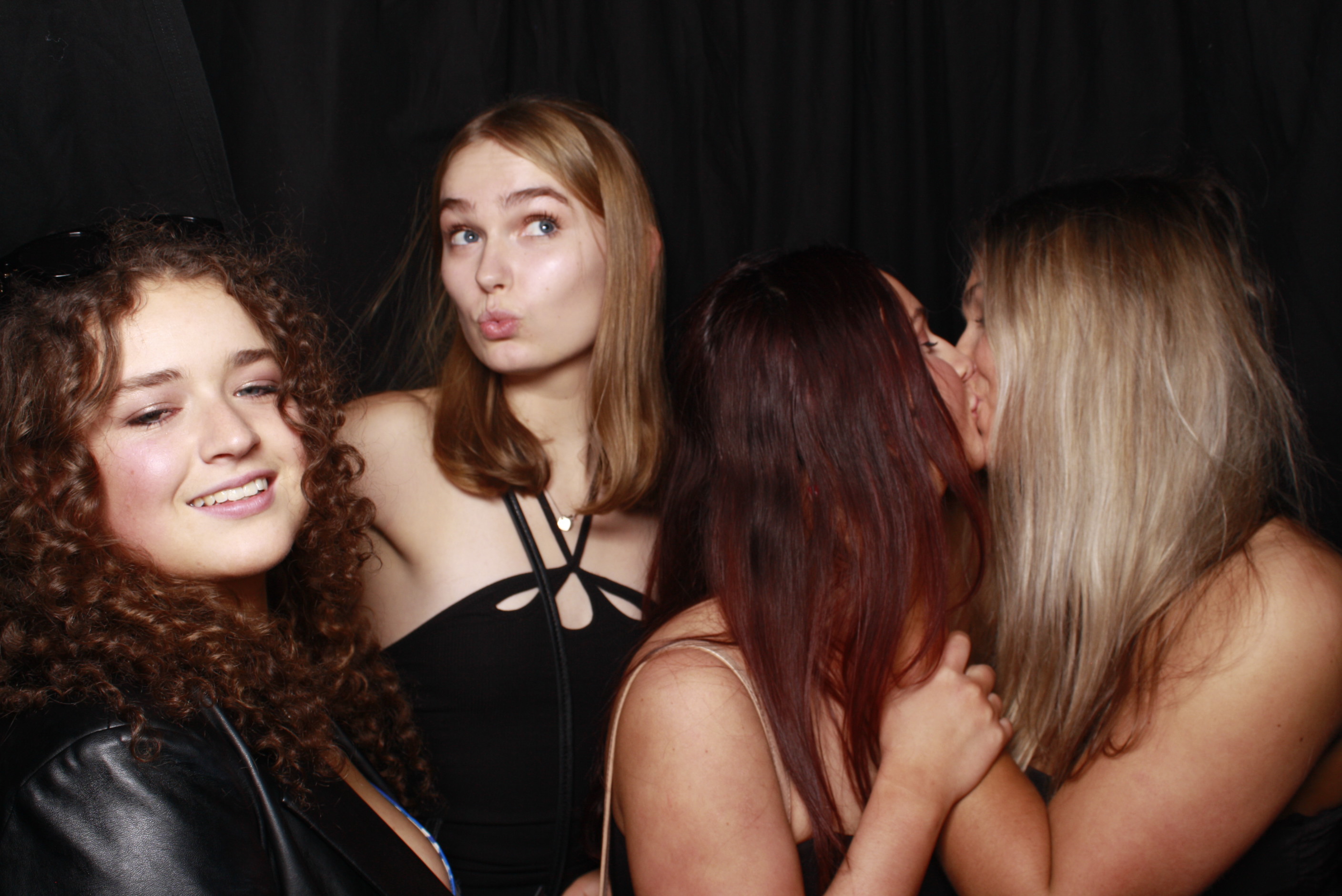 Nicole's 21st... 2022 | View more photos from the event at wgtngallery.classicphotobooths.co.nz/u/wgtncpbgallery/Nicoles-21st-2022