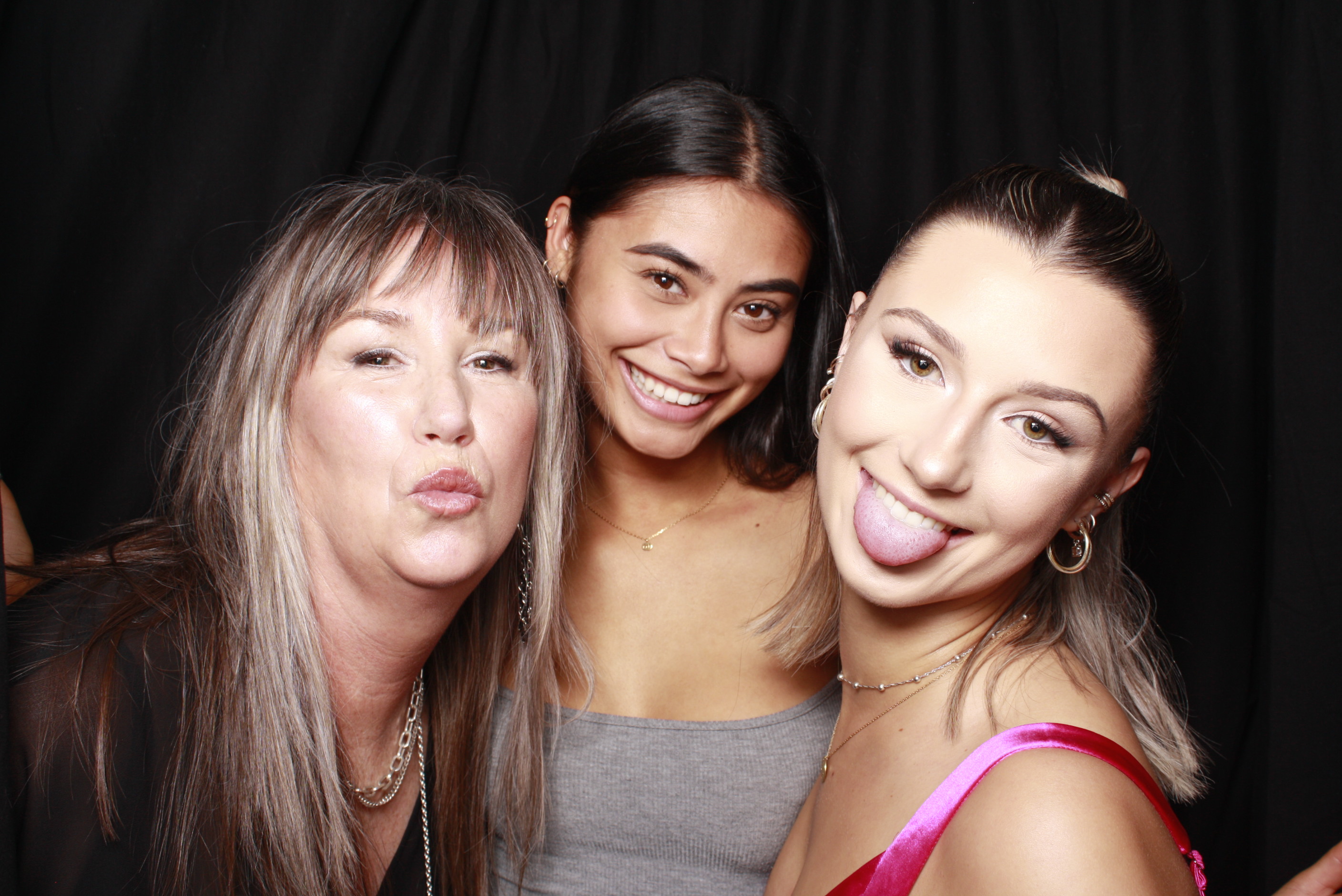 Nicole's 21st... 2022 | View more photos from the event at wgtngallery.classicphotobooths.co.nz/u/wgtncpbgallery/Nicoles-21st-2022