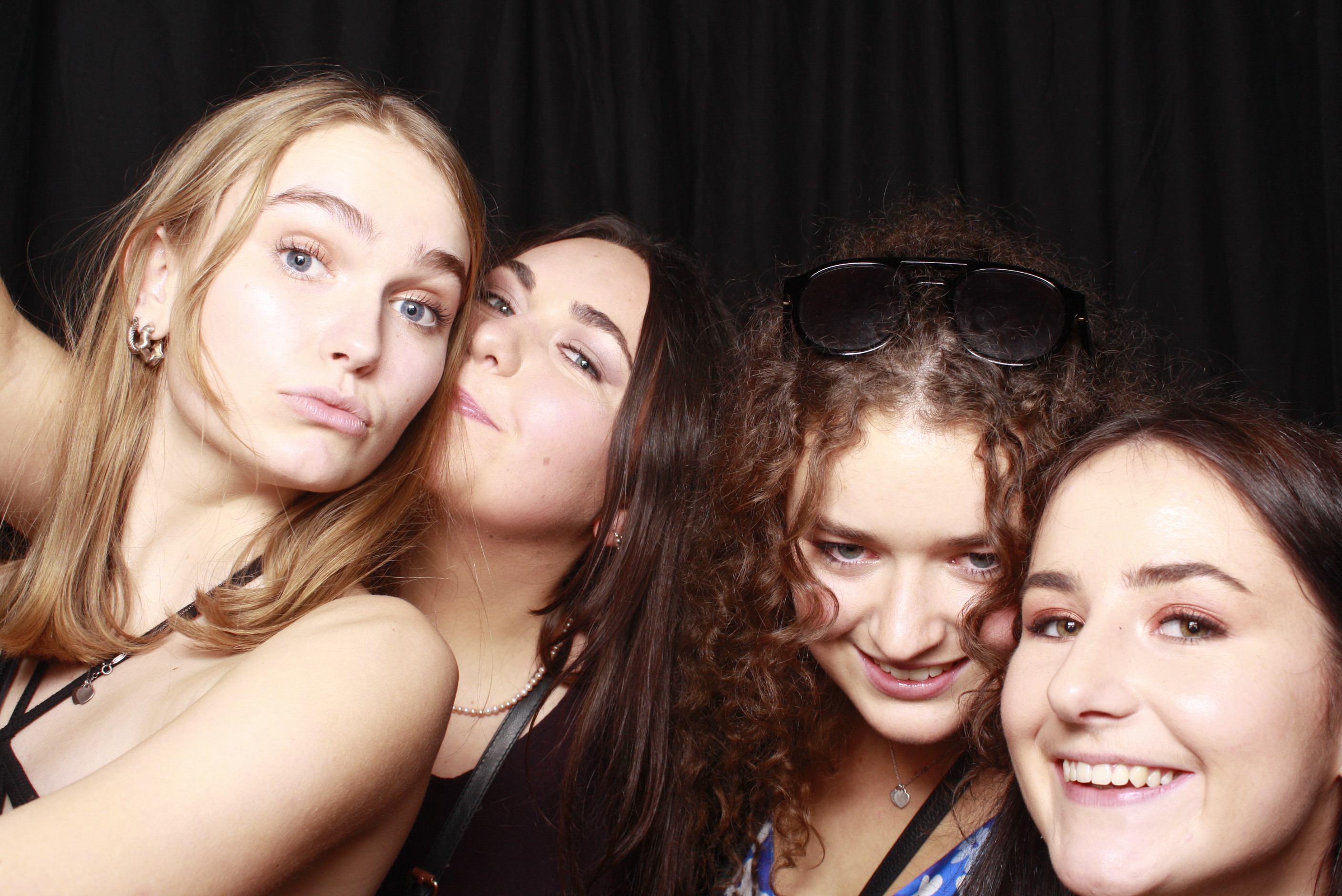 Nicole's 21st... 2022 | View more photos from the event at wgtngallery.classicphotobooths.co.nz/u/wgtncpbgallery/Nicoles-21st-2022