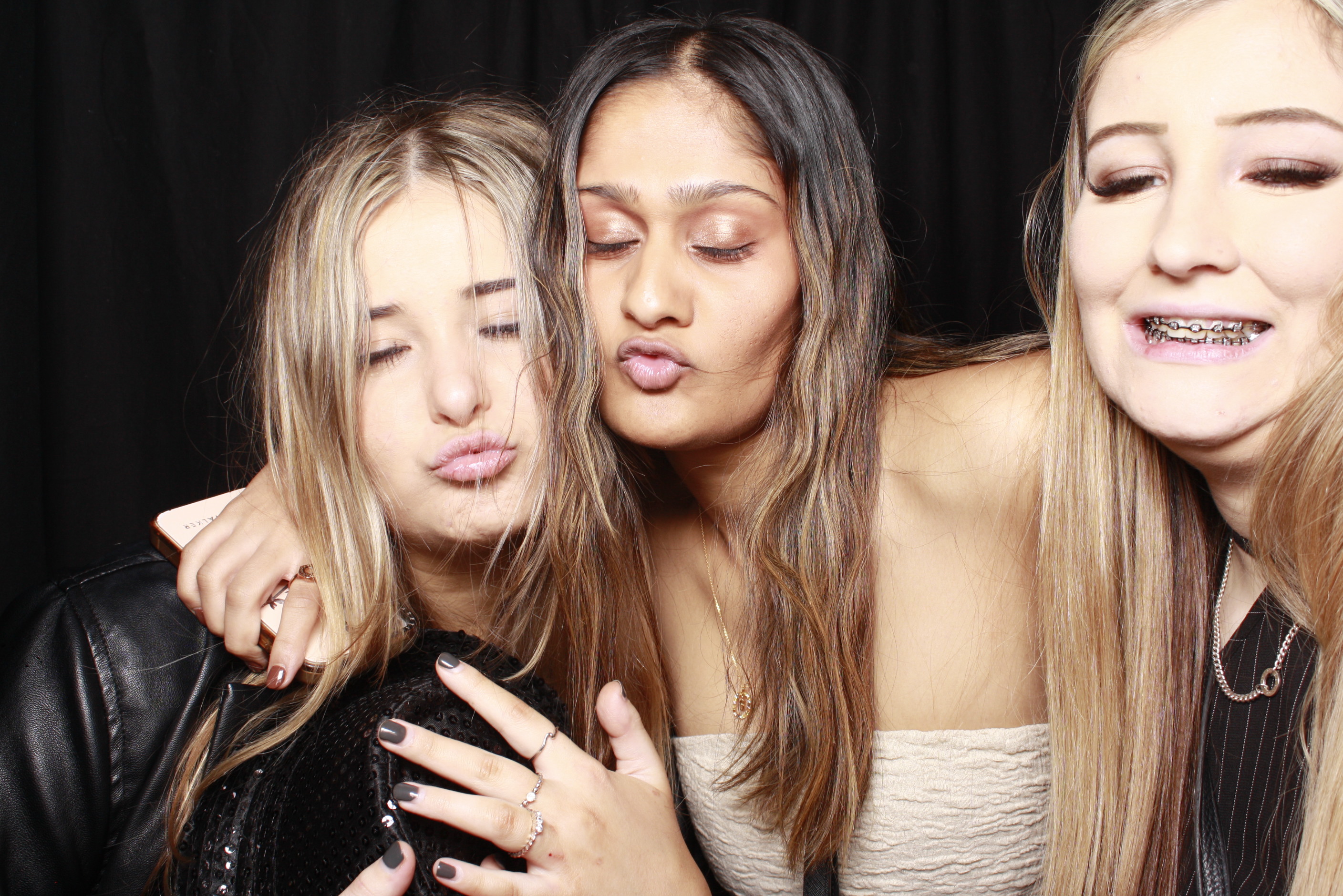 Nicole's 21st... 2022 | View more photos from the event at wgtngallery.classicphotobooths.co.nz/u/wgtncpbgallery/Nicoles-21st-2022