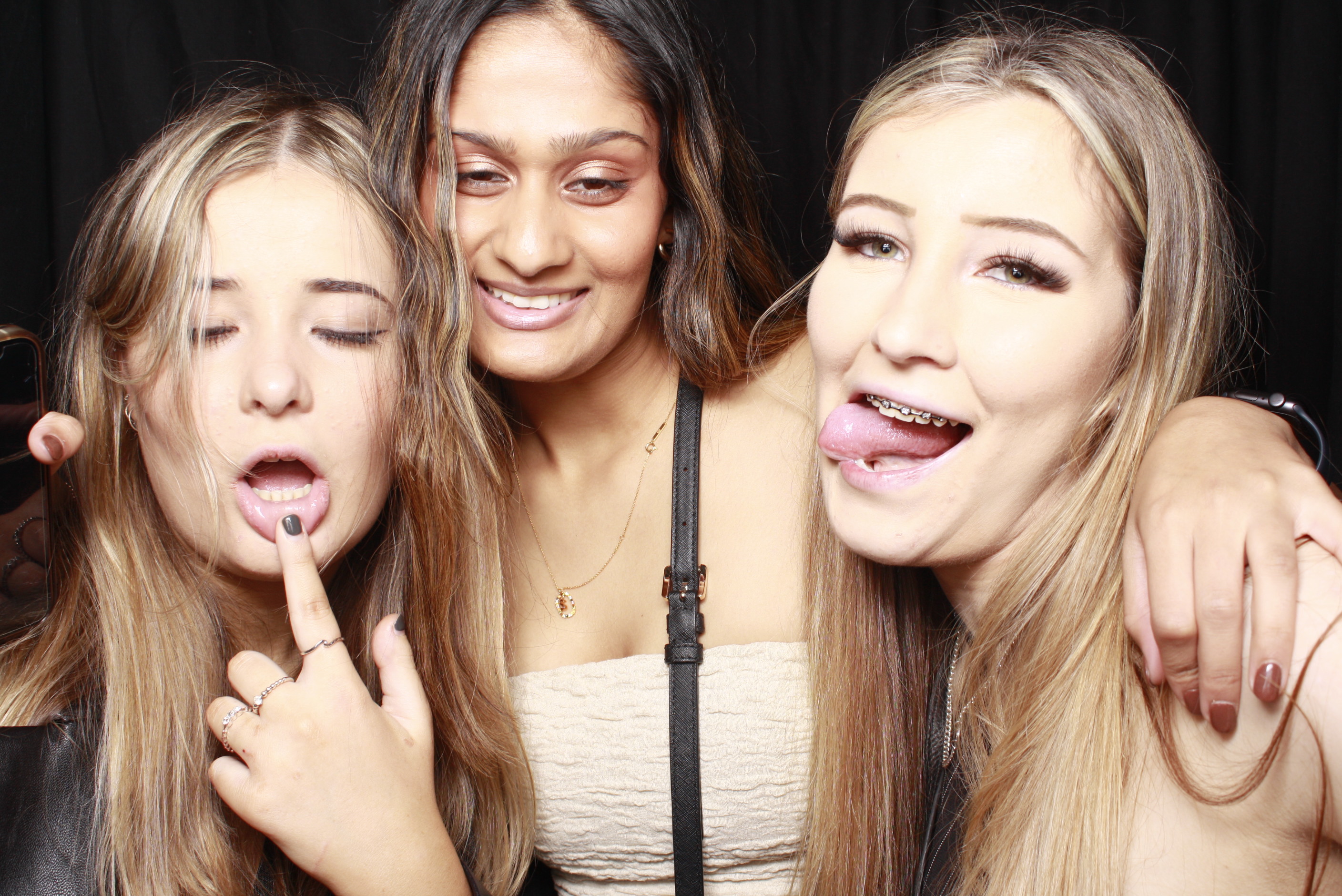 Nicole's 21st... 2022 | View more photos from the event at wgtngallery.classicphotobooths.co.nz/u/wgtncpbgallery/Nicoles-21st-2022