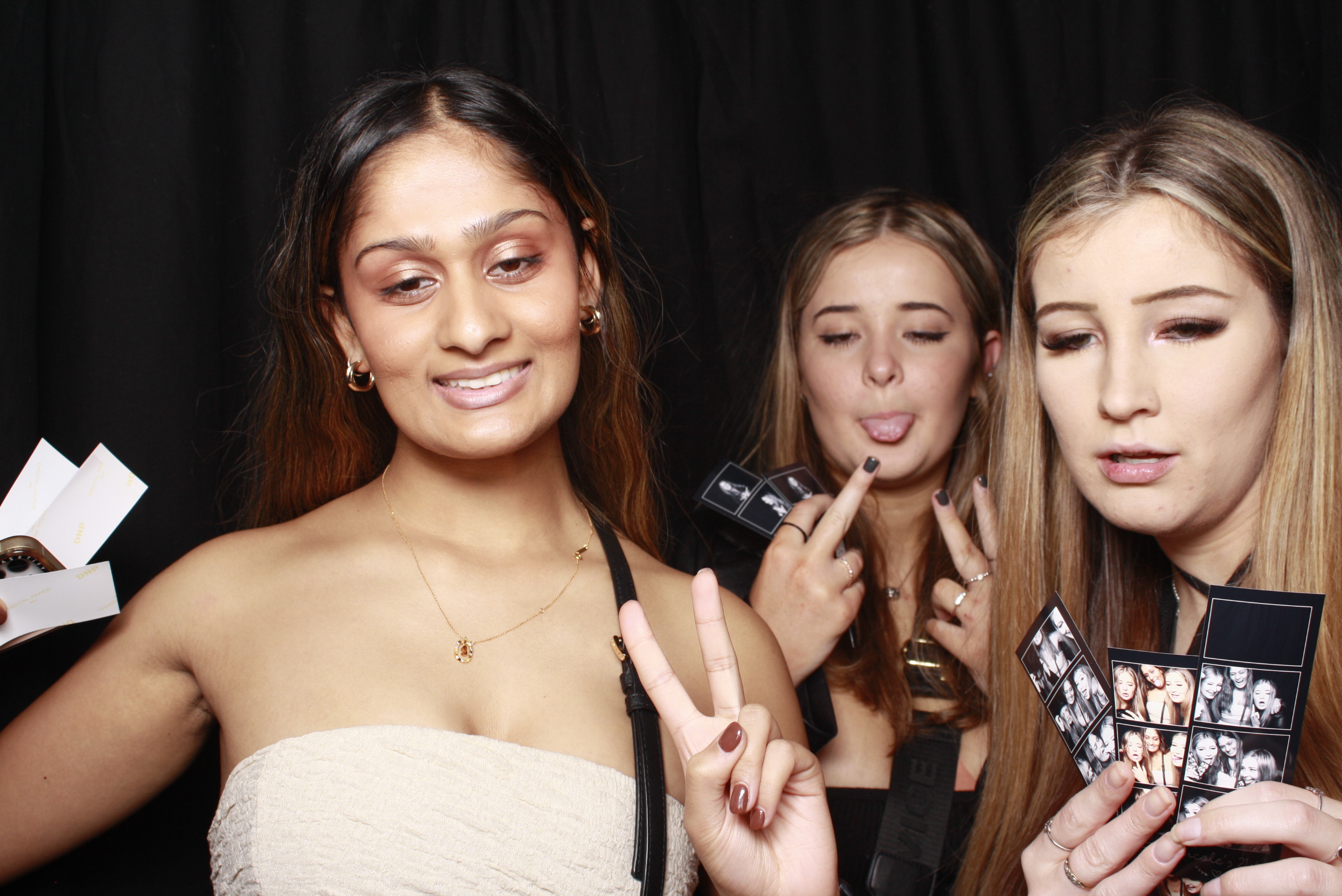 Nicole's 21st... 2022 | View more photos from the event at wgtngallery.classicphotobooths.co.nz/u/wgtncpbgallery/Nicoles-21st-2022