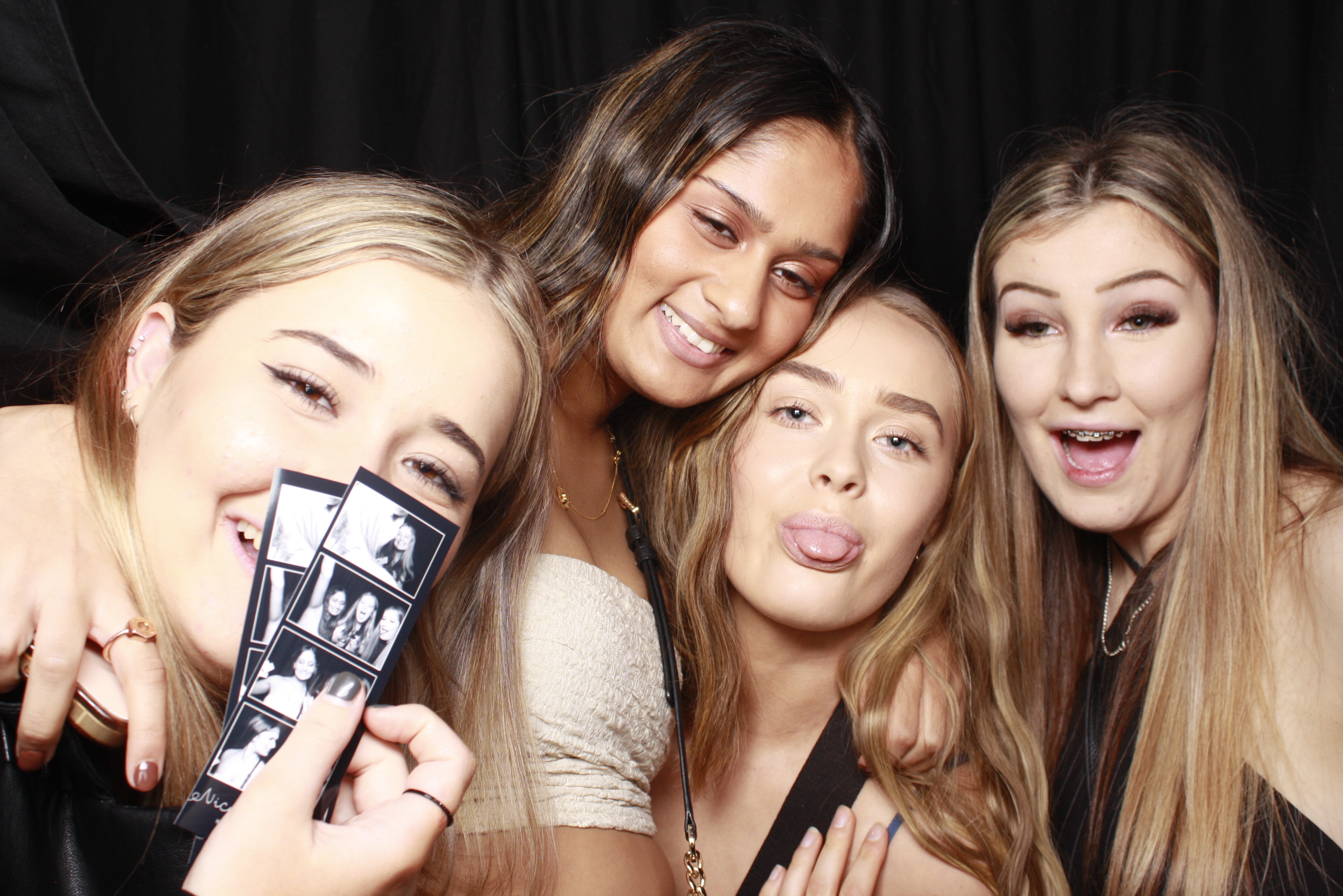 Nicole's 21st... 2022 | View more photos from the event at wgtngallery.classicphotobooths.co.nz/u/wgtncpbgallery/Nicoles-21st-2022