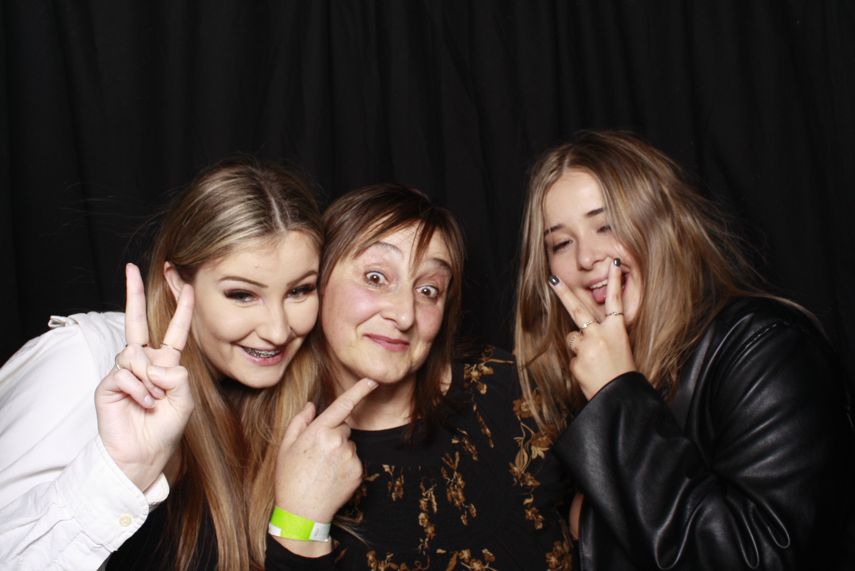 Nicole's 21st... 2022 | View more photos from the event at wgtngallery.classicphotobooths.co.nz/u/wgtncpbgallery/Nicoles-21st-2022