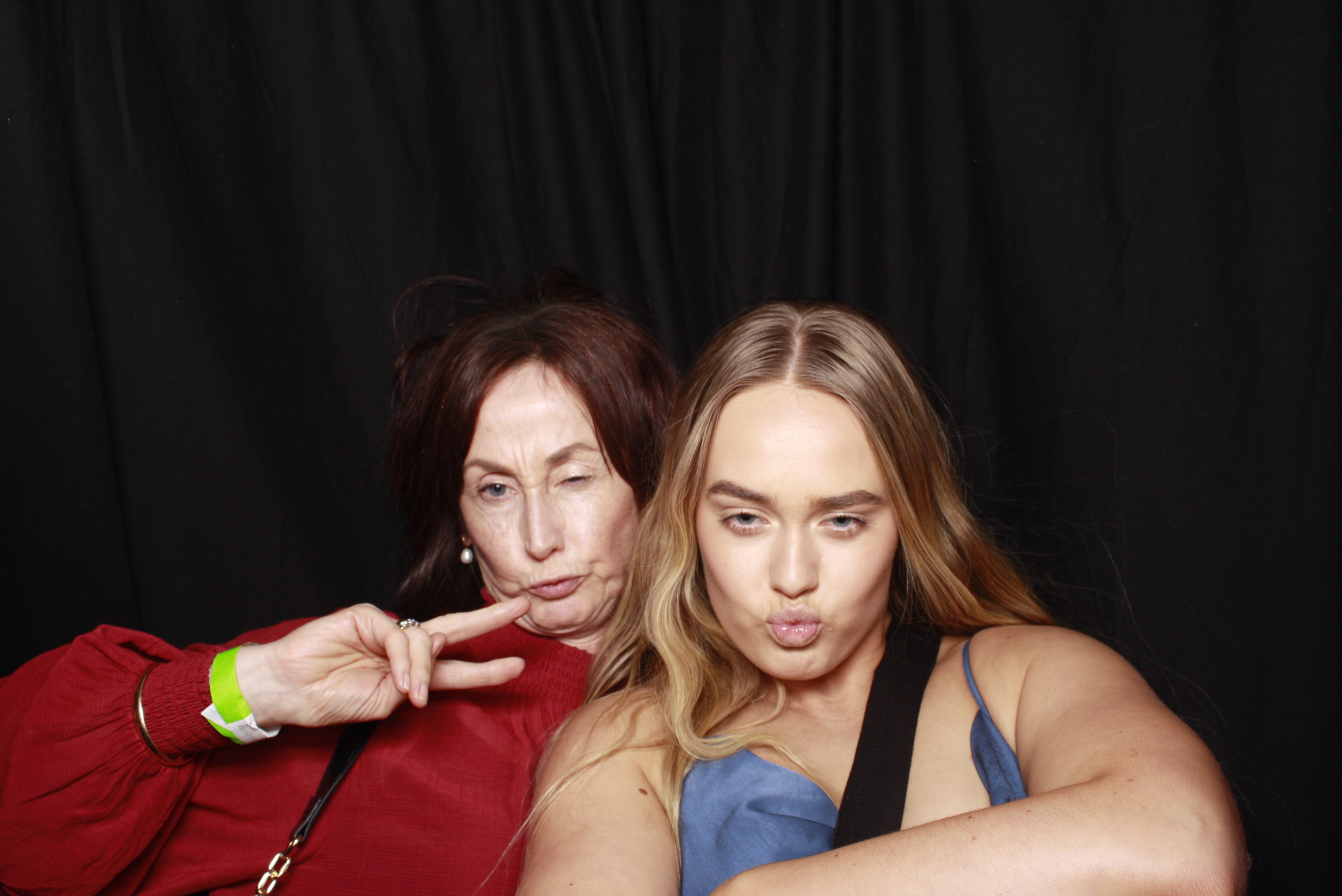 Nicole's 21st... 2022 | View more photos from the event at wgtngallery.classicphotobooths.co.nz/u/wgtncpbgallery/Nicoles-21st-2022