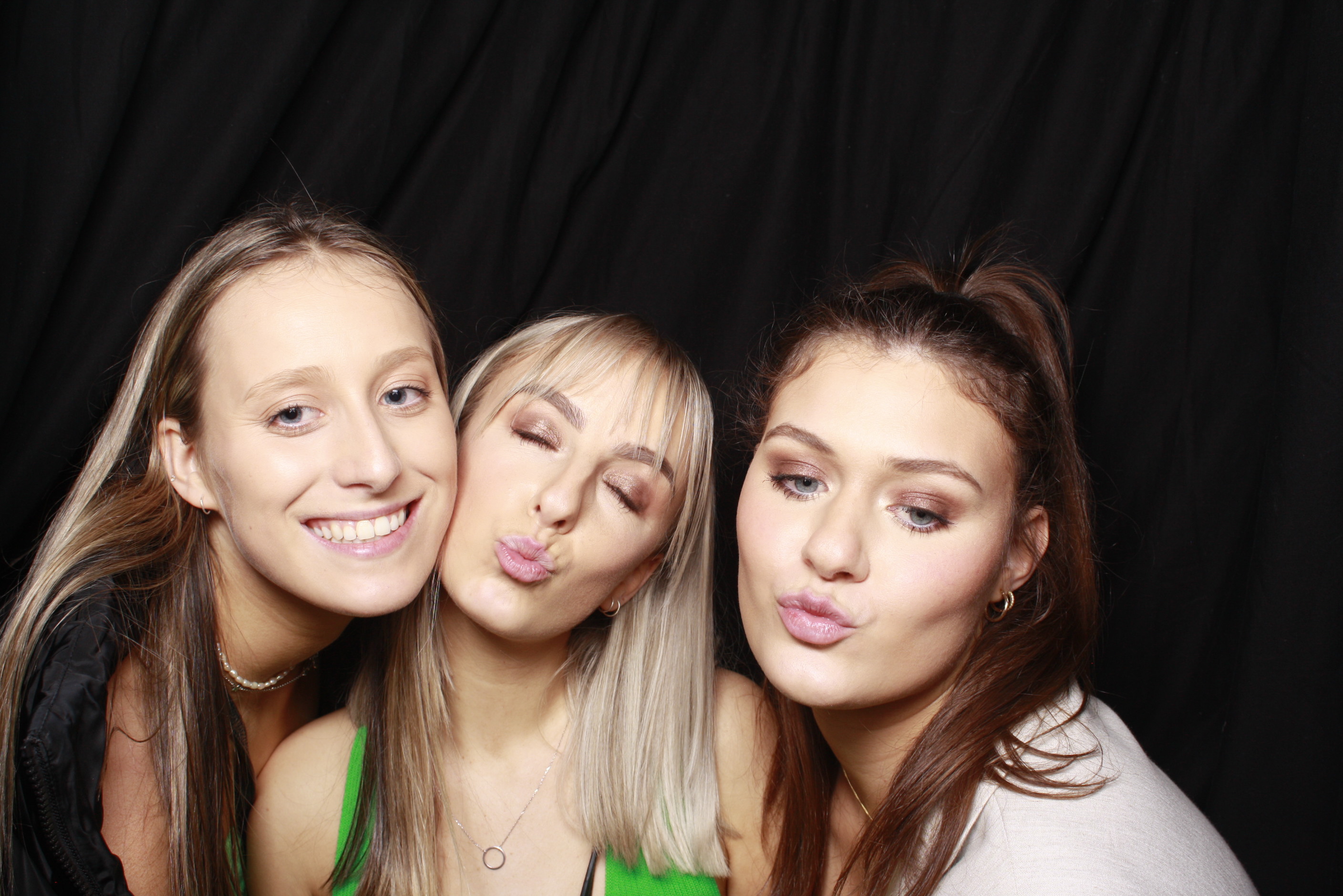 Nicole's 21st... 2022 | View more photos from the event at wgtngallery.classicphotobooths.co.nz/u/wgtncpbgallery/Nicoles-21st-2022