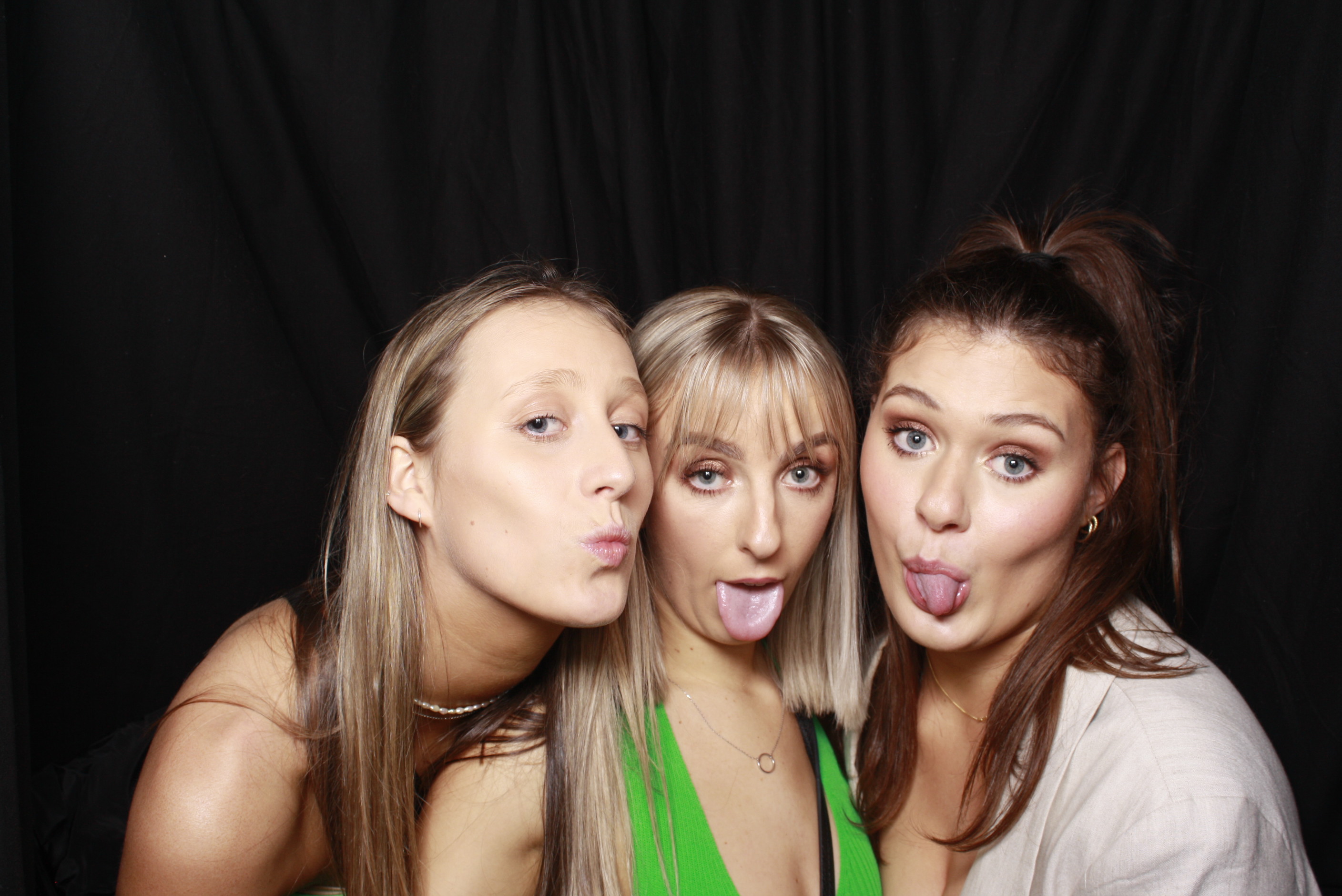 Nicole's 21st... 2022 | View more photos from the event at wgtngallery.classicphotobooths.co.nz/u/wgtncpbgallery/Nicoles-21st-2022