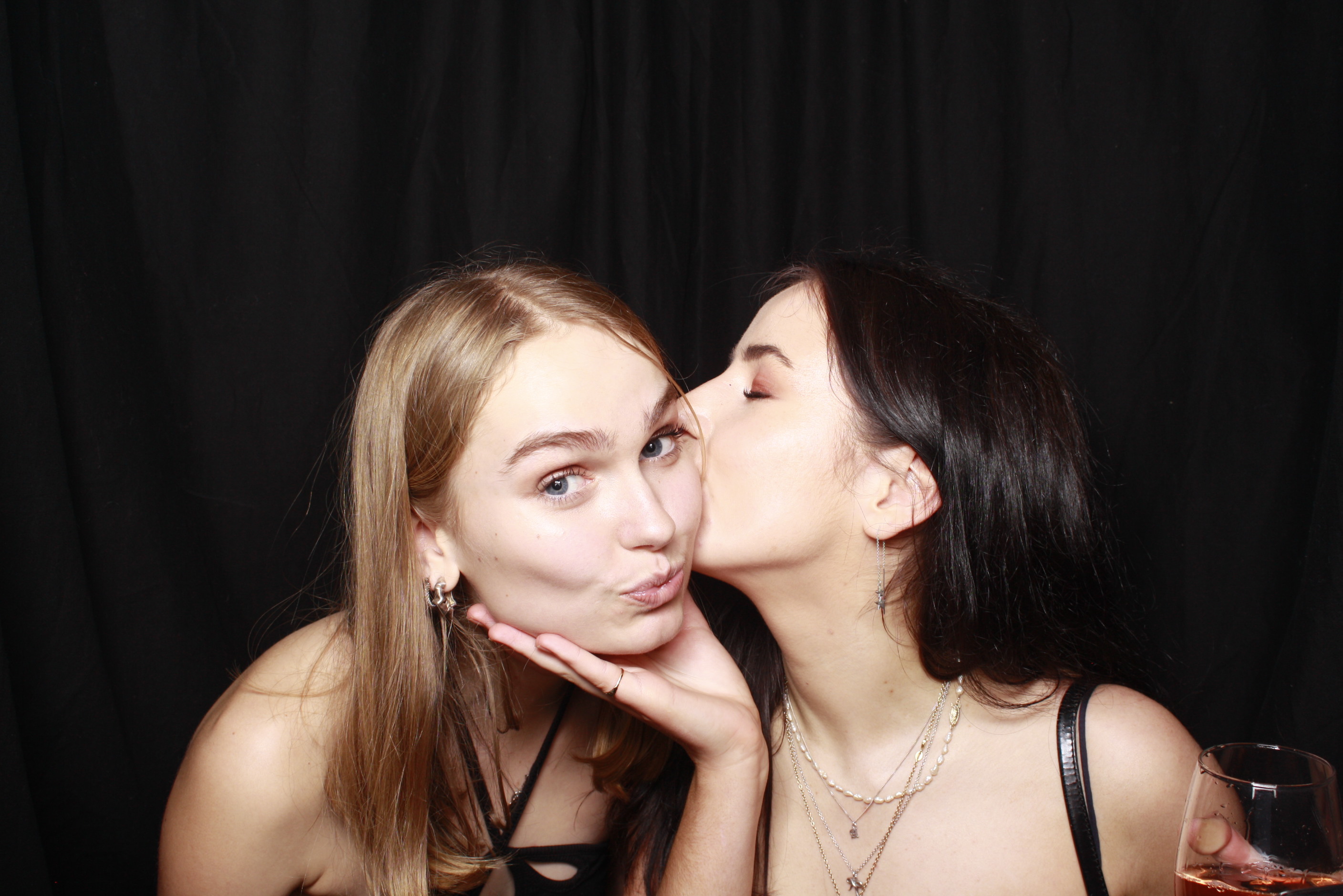 Nicole's 21st... 2022 | View more photos from the event at wgtngallery.classicphotobooths.co.nz/u/wgtncpbgallery/Nicoles-21st-2022