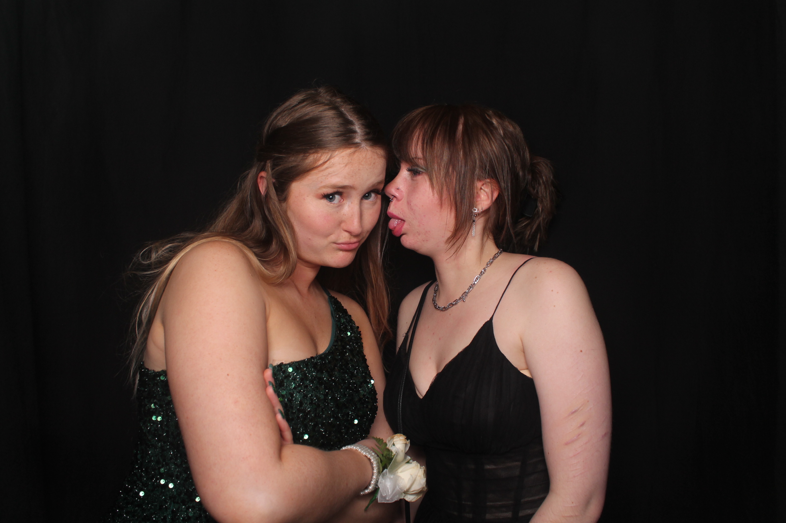 Solway College Ball 2022 | View more photos from the event at wgtngallery.classicphotobooths.co.nz/u/wgtncpbgallery/Solway-College-Ball-2022