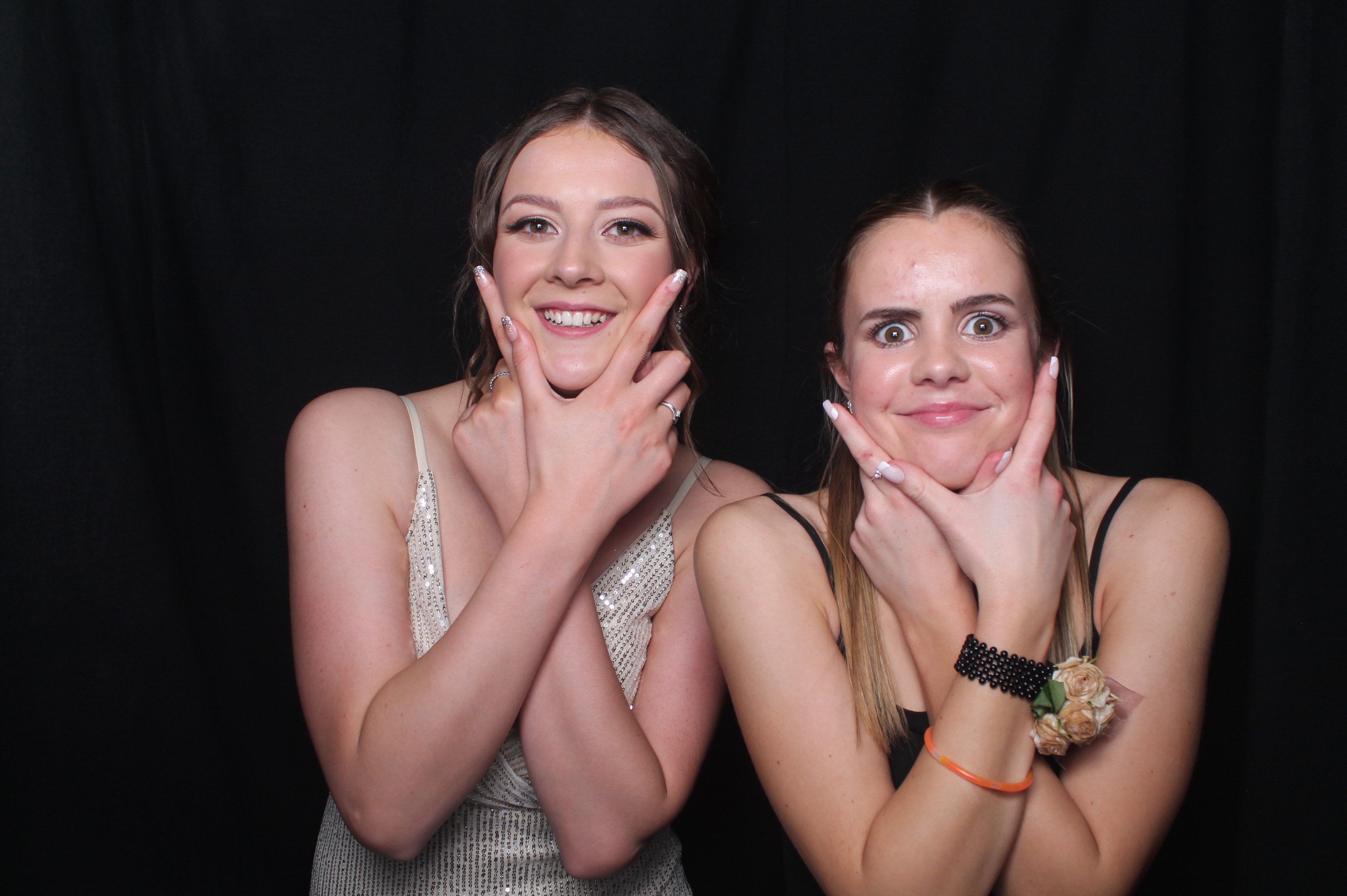 Solway College Ball 2022 | View more photos from the event at wgtngallery.classicphotobooths.co.nz/u/wgtncpbgallery/Solway-College-Ball-2022