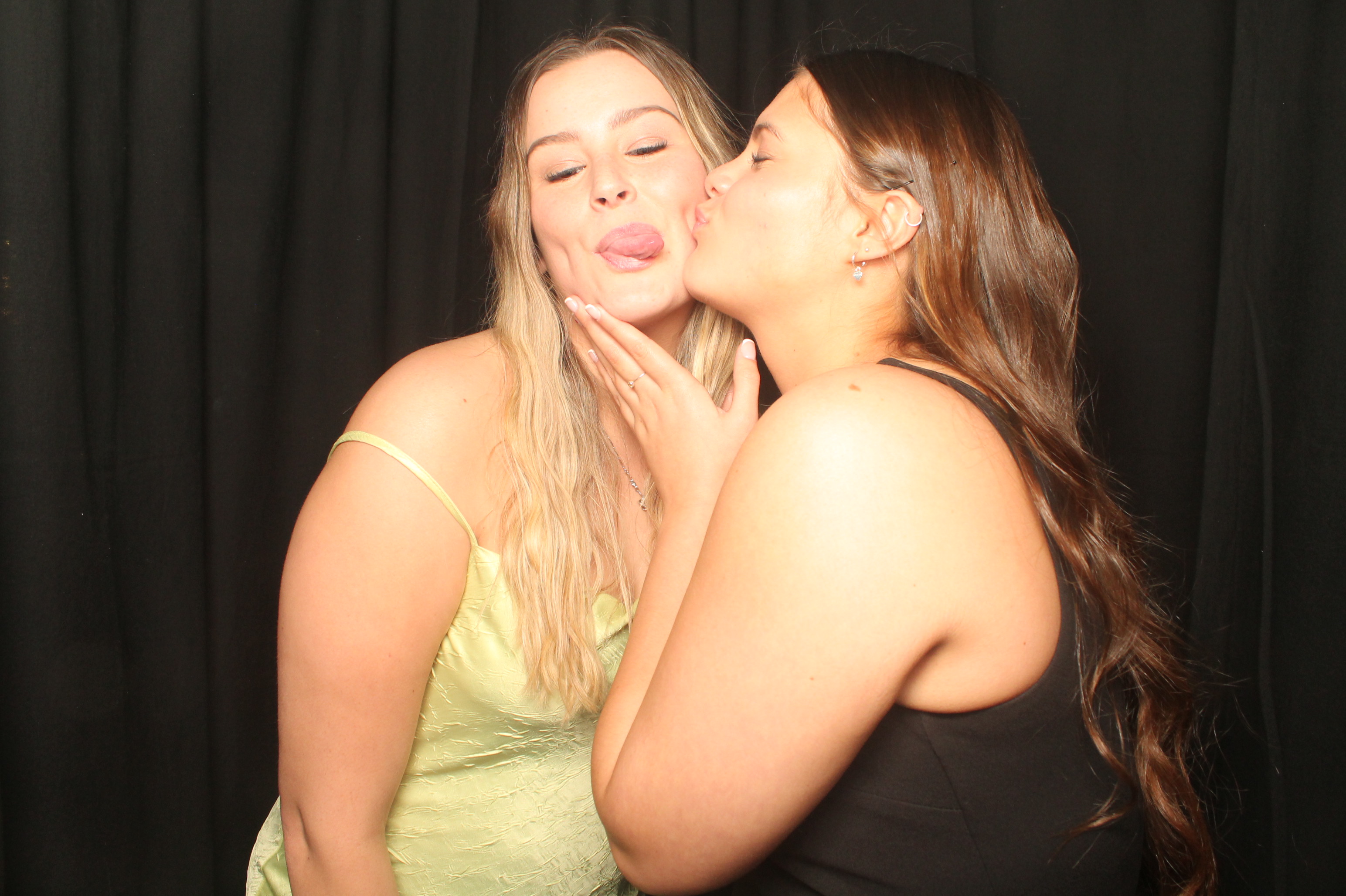 Hutt Valley High School Ball - Booth One | View more photos from the event at wgtngallery.classicphotobooths.co.nz/u/wgtncpbgallery/Hutt-Valley-High-School-Ball-Booth-One