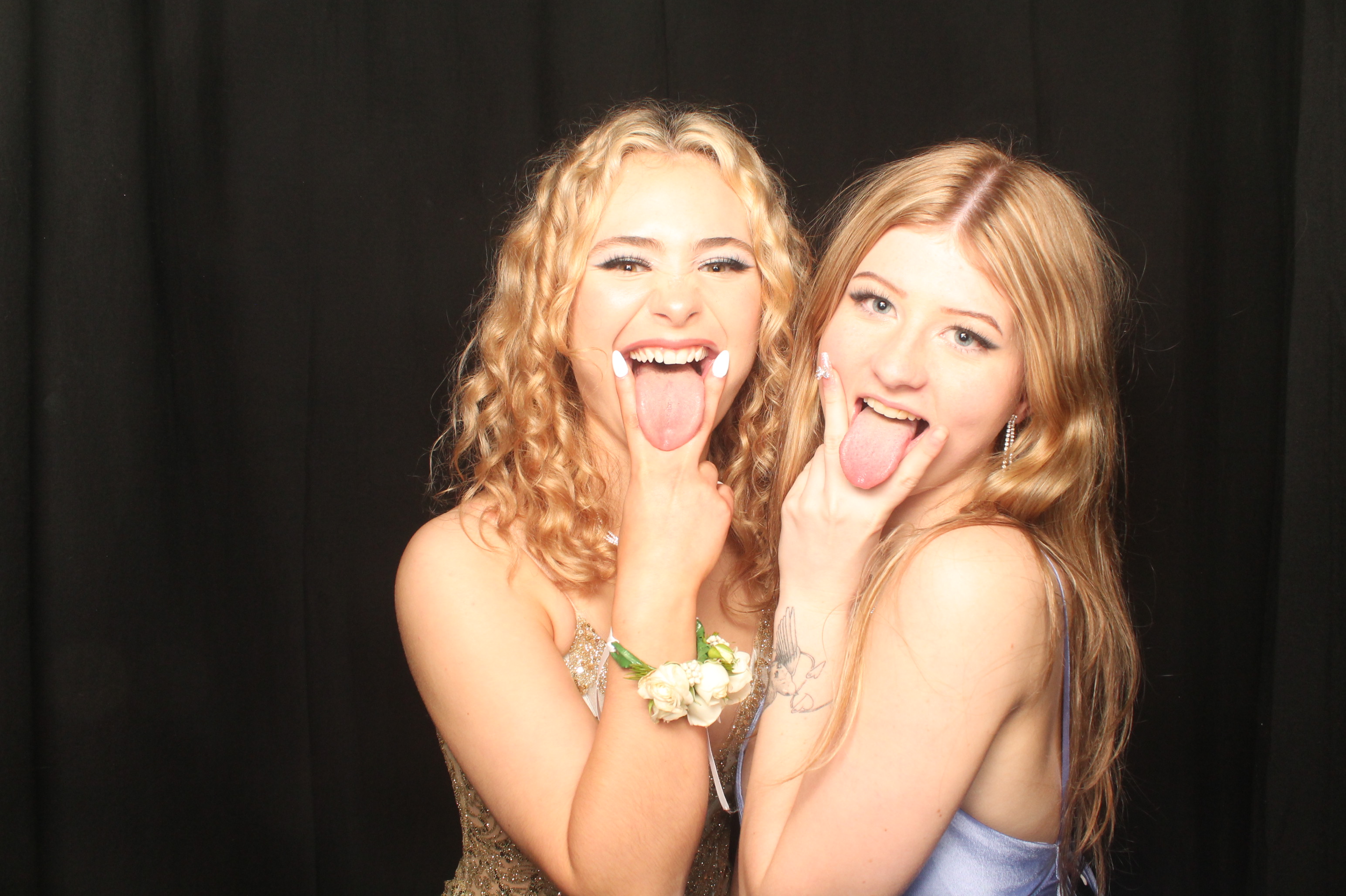 Hutt Valley High School Ball - Booth One | View more photos from the event at wgtngallery.classicphotobooths.co.nz/u/wgtncpbgallery/Hutt-Valley-High-School-Ball-Booth-One