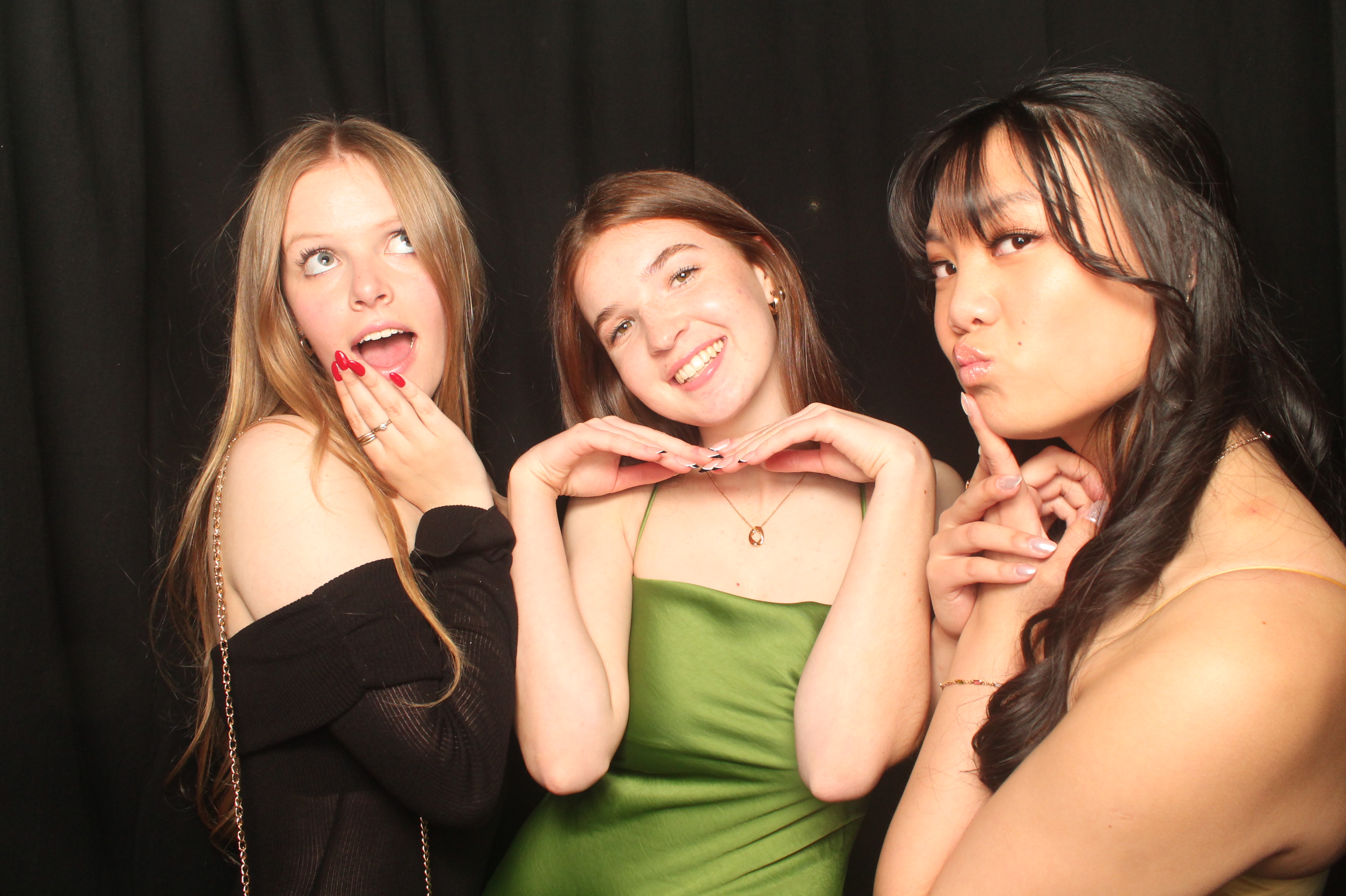 Hutt Valley High School Ball - Booth One | View more photos from the event at wgtngallery.classicphotobooths.co.nz/u/wgtncpbgallery/Hutt-Valley-High-School-Ball-Booth-One