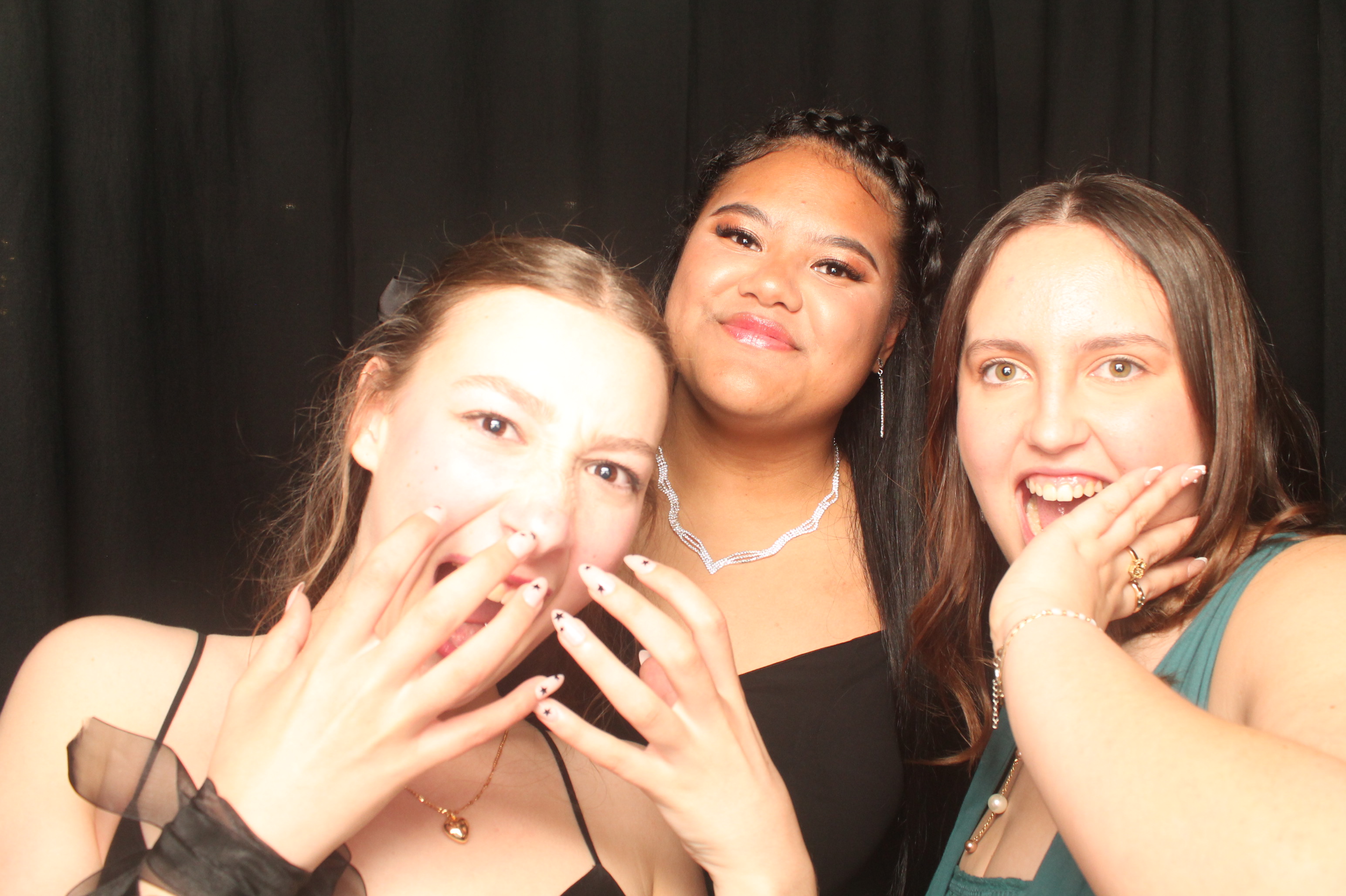 Hutt Valley High School Ball - Booth One | View more photos from the event at wgtngallery.classicphotobooths.co.nz/u/wgtncpbgallery/Hutt-Valley-High-School-Ball-Booth-One