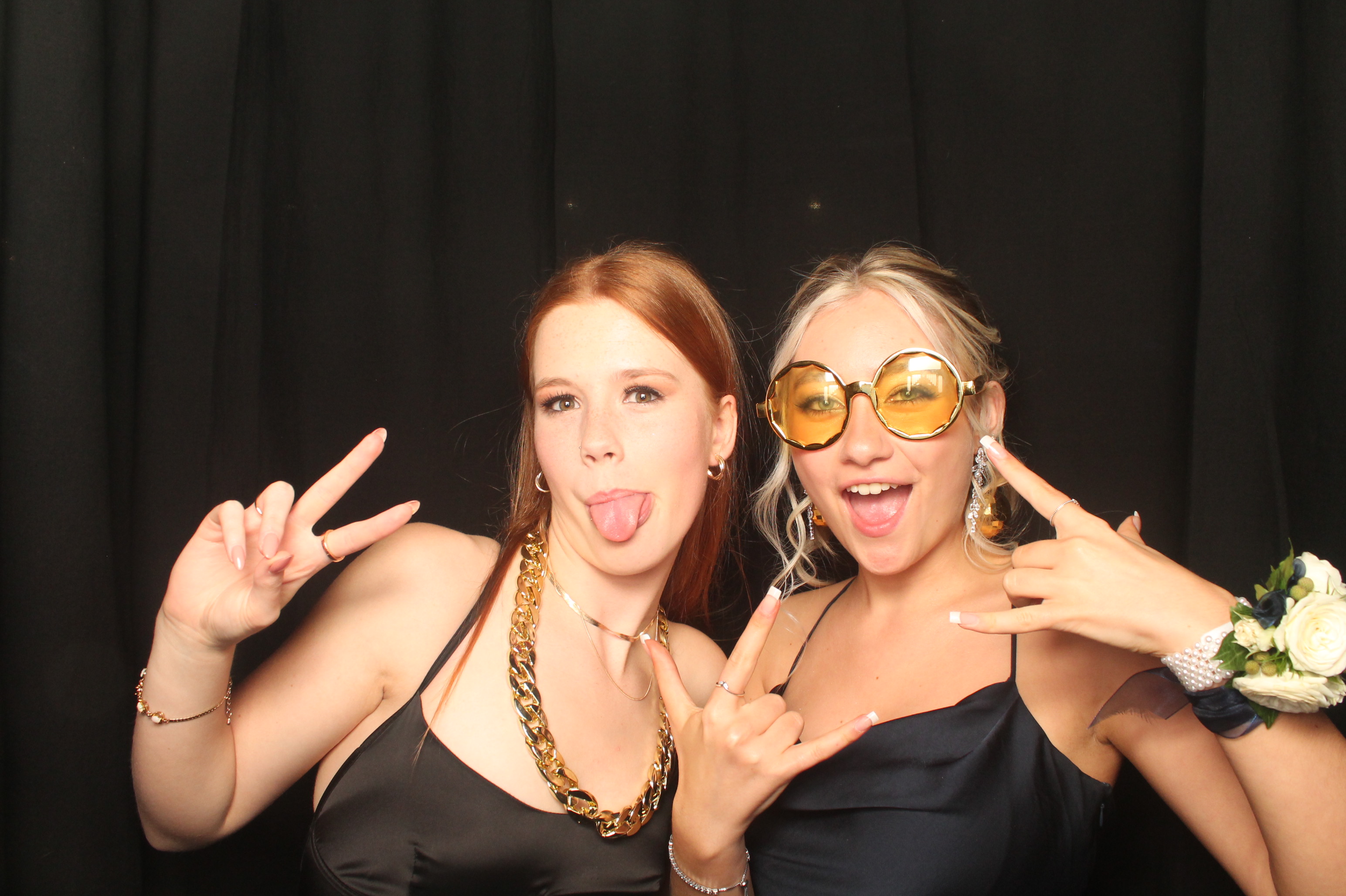 Hutt Valley High School Ball - Booth One | View more photos from the event at wgtngallery.classicphotobooths.co.nz/u/wgtncpbgallery/Hutt-Valley-High-School-Ball-Booth-One