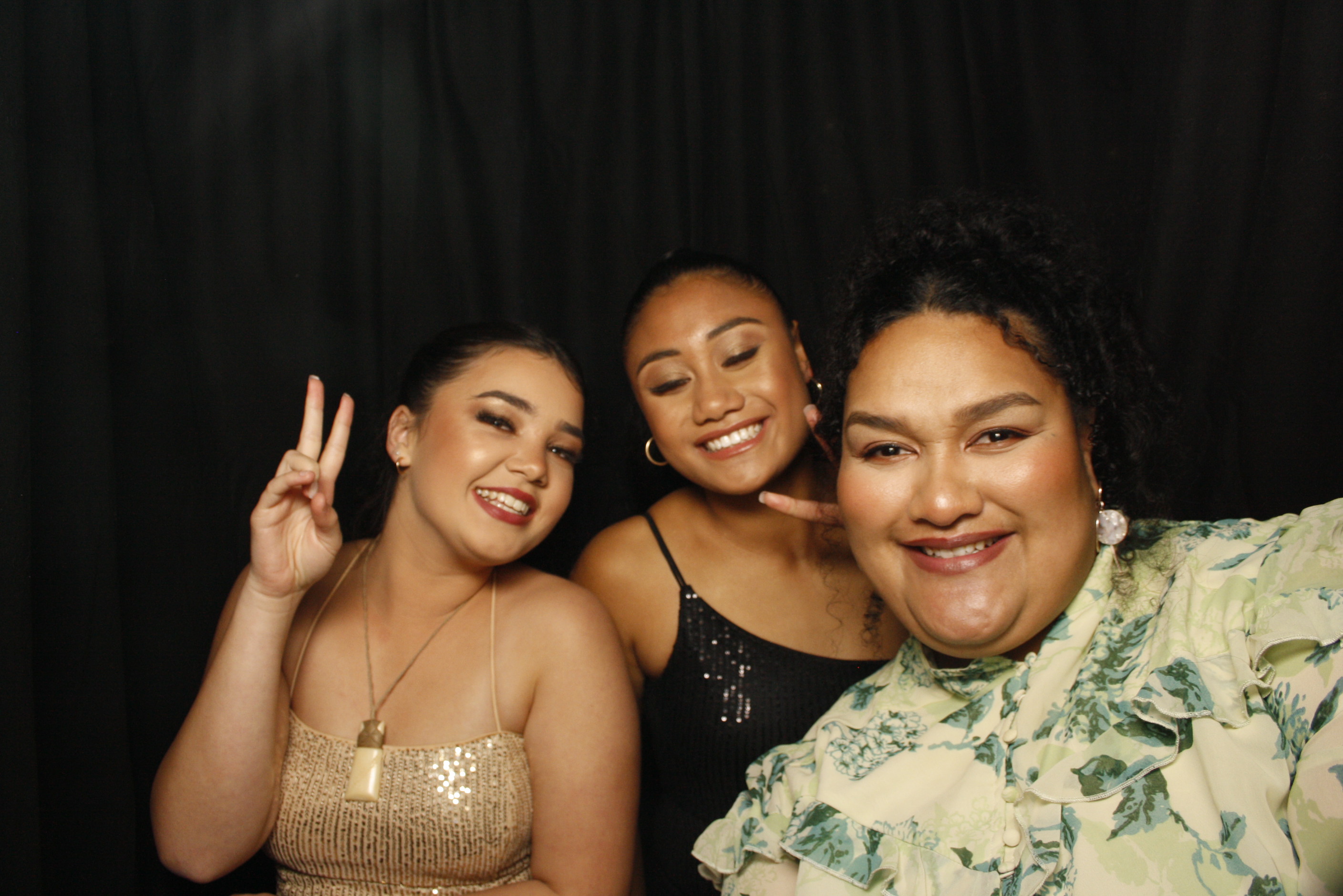 Solway College Ball | View more photos from the event at wgtngallery.classicphotobooths.co.nz/u/wgtncpbgallery/Solway-College-Ball